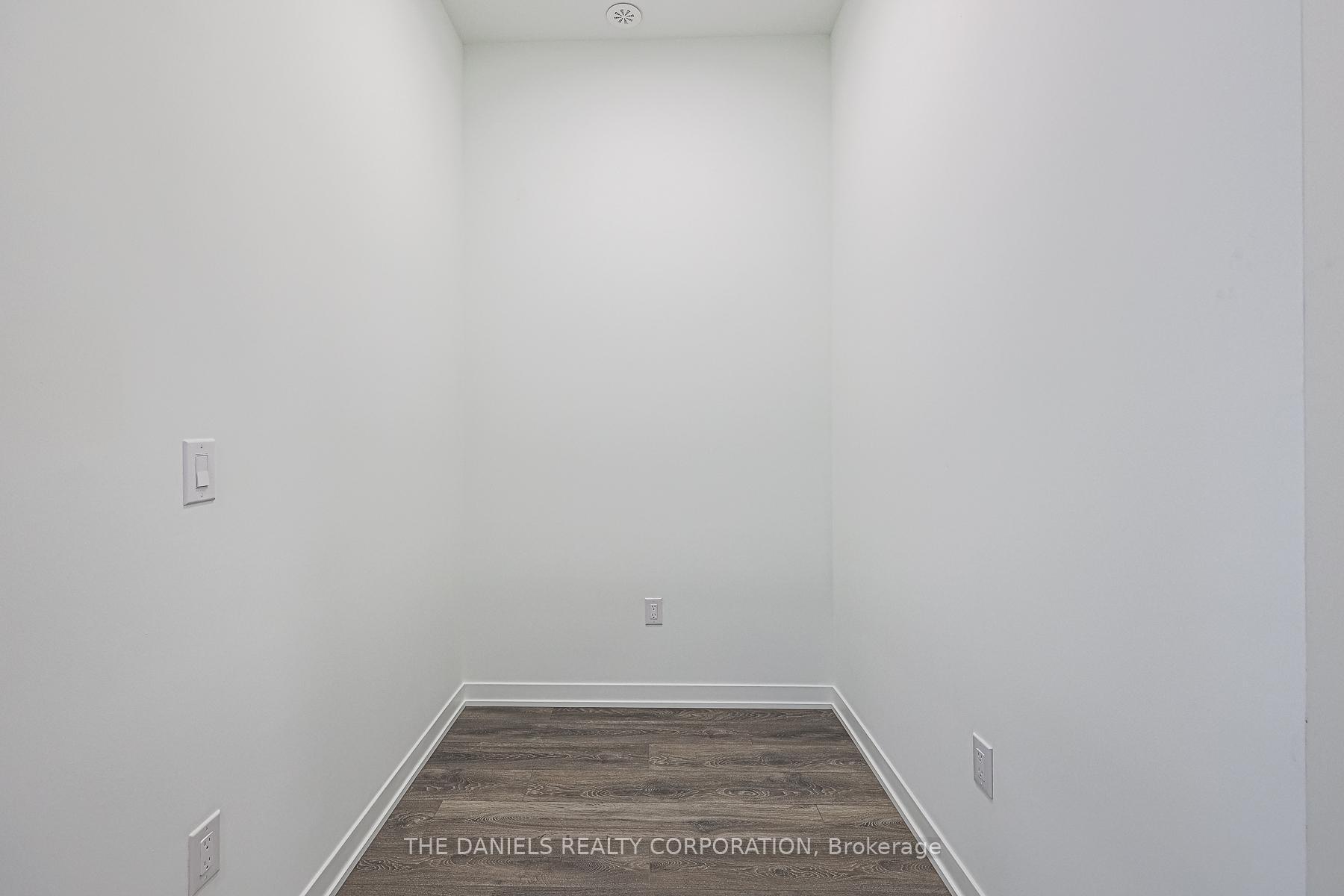 2 Bedrooms Condo at 165 Canon Jackson,  Toronto For sale