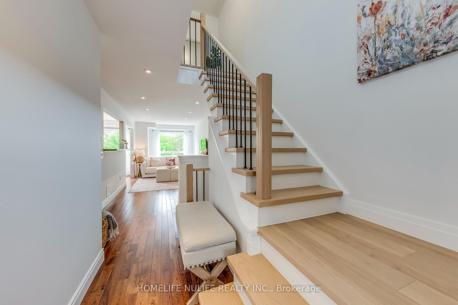 3 Bedrooms Condo at 7284 Bellshire, Mississauga For sale