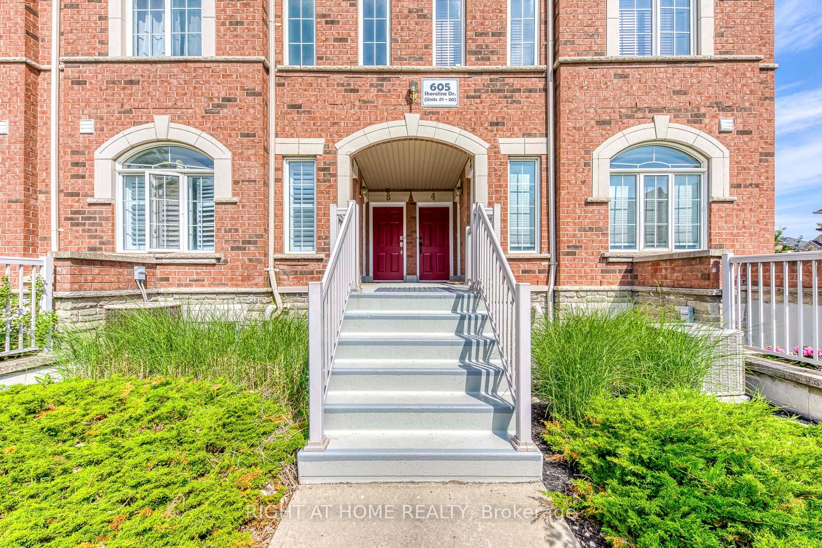 2 Bedrooms Condo at 605 Shoreline, Mississauga For sale