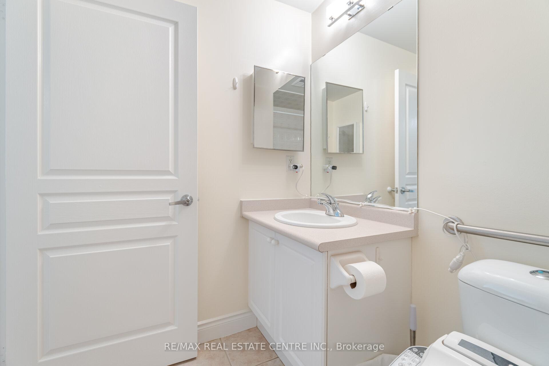2 Bedrooms Condo at 5 Marine Parade,  Toronto For sale