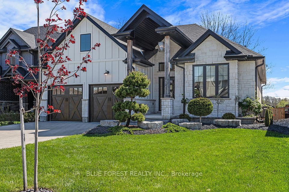 86 Kemp Crescent, Strathroy-Caradoc, ON N7G 0G3