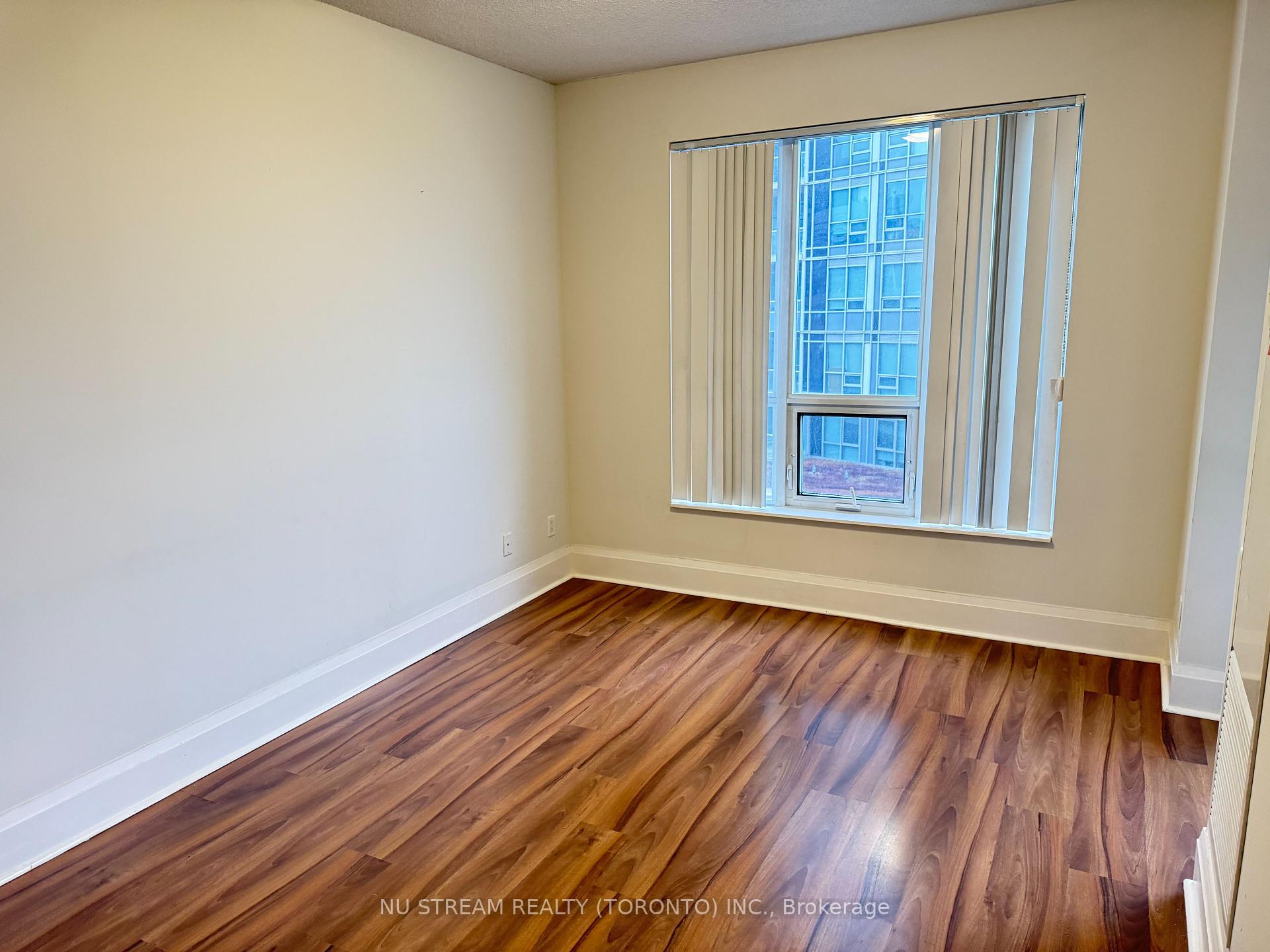 2 Bedrooms Condo at 100 Harrison Garden,  Toronto For sale