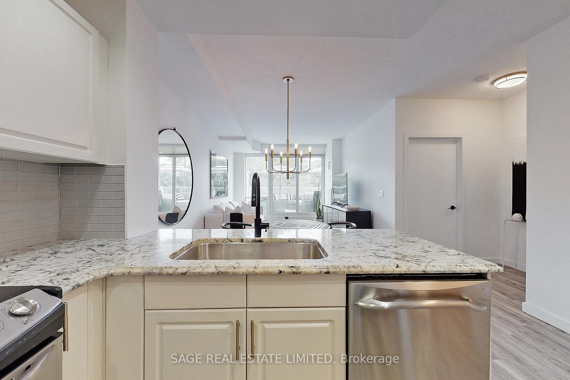 2 Bedrooms Condo at 551 Maple, Burlington For sale