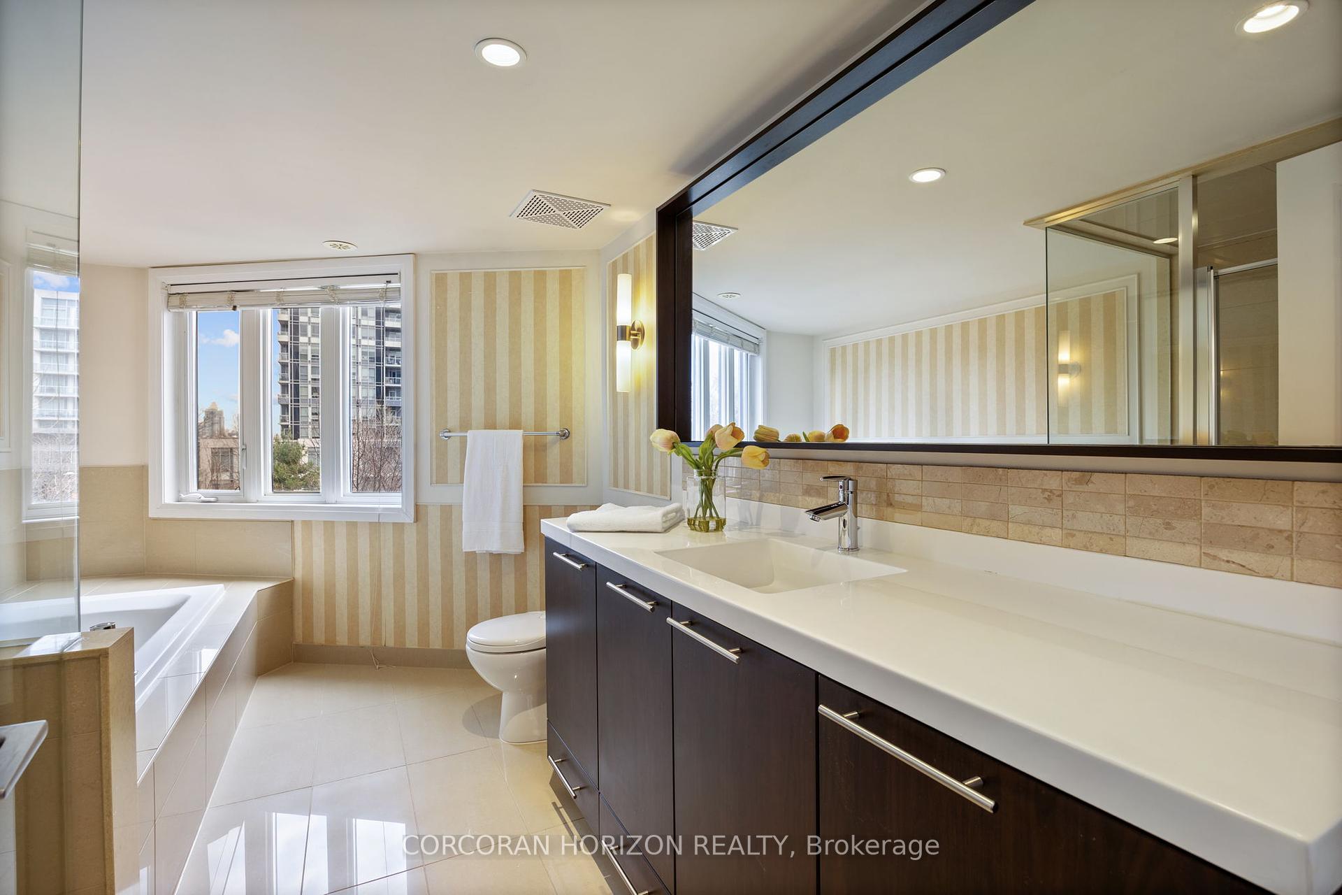 4 Bedrooms Condo at 9 Oakburn, Toronto For sale