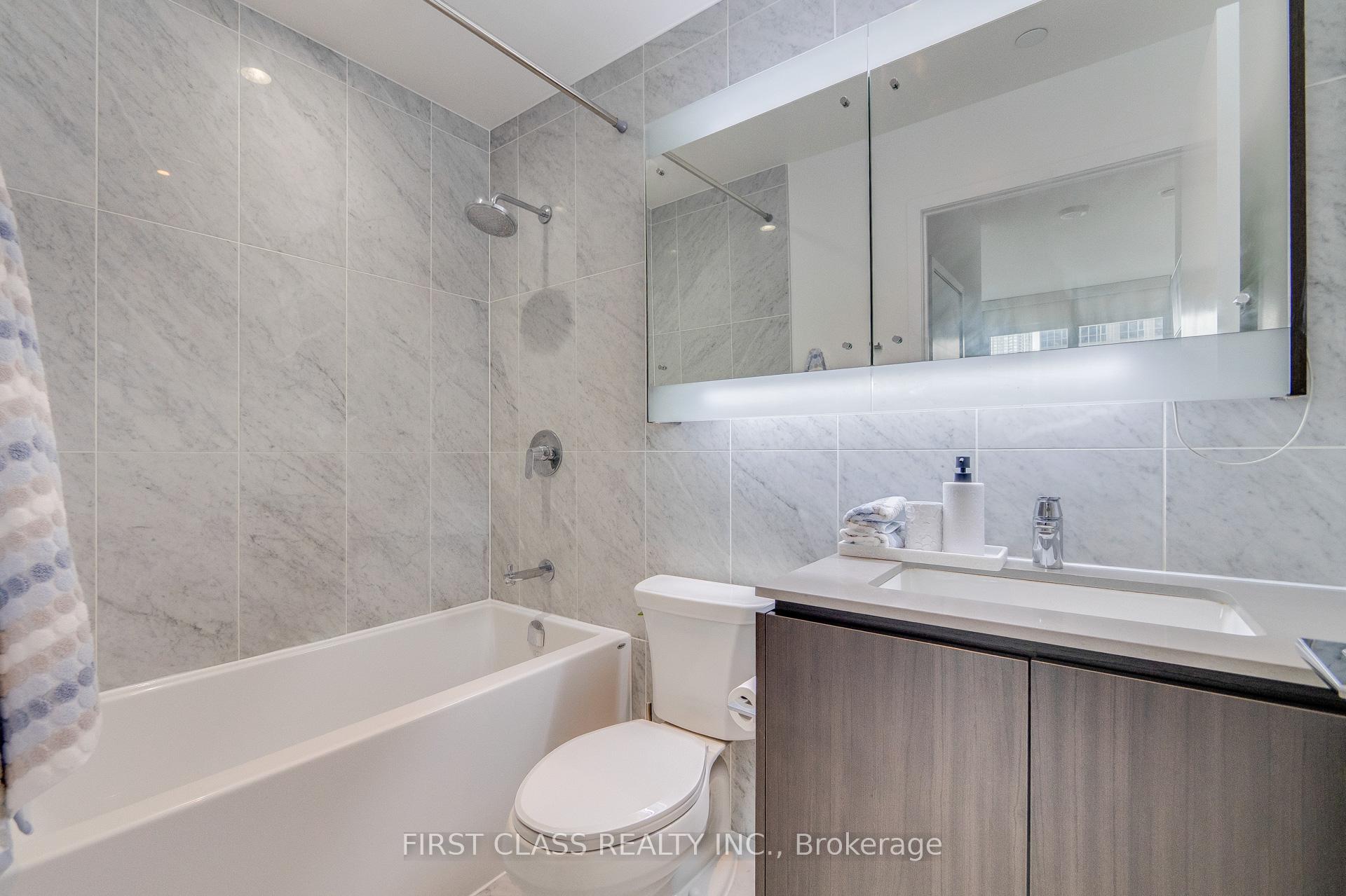 3 Bedrooms Condo at 80 Queens Wharf, Toronto For sale