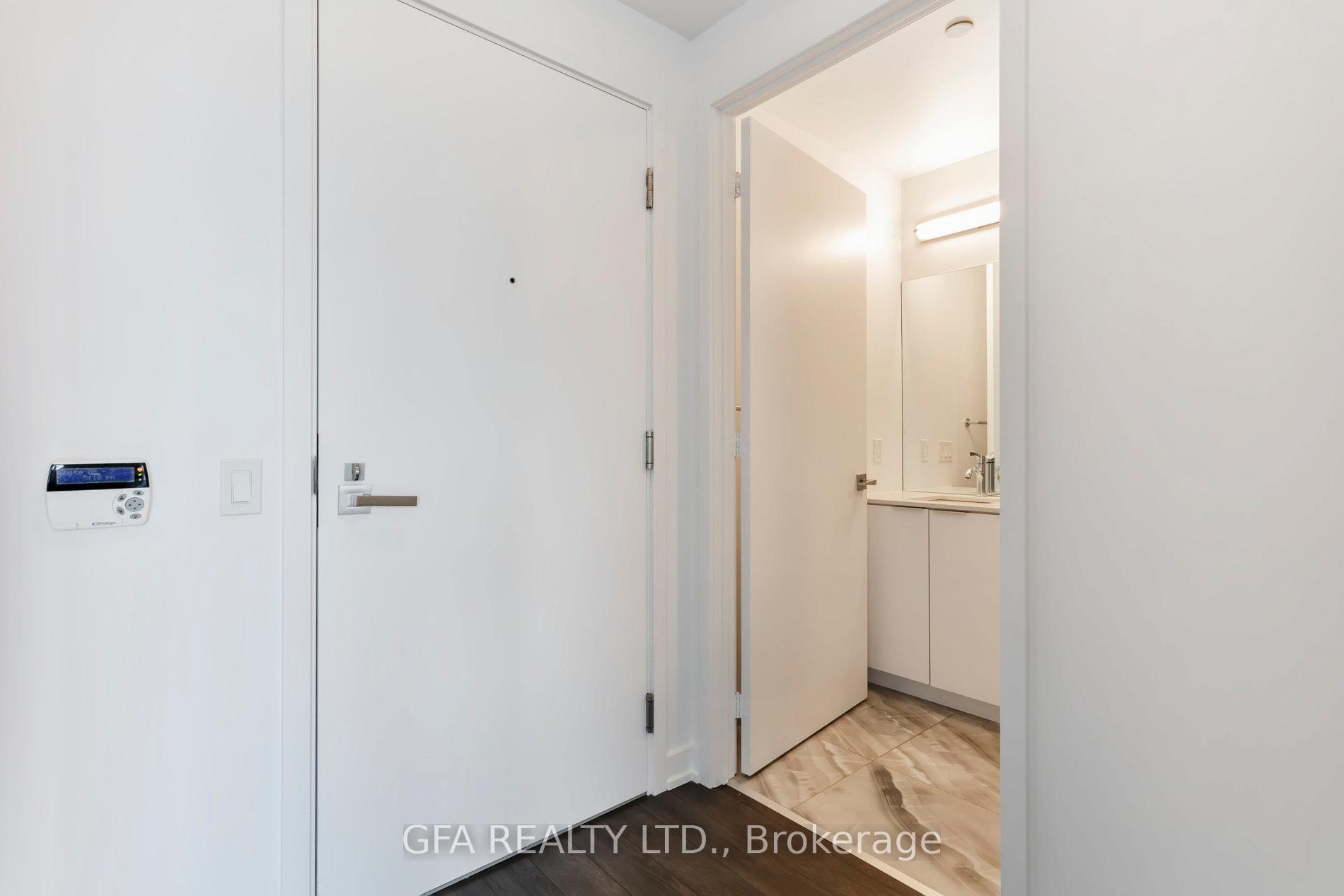 2 Bedrooms Condo at 30 Ordnance, Toronto For sale