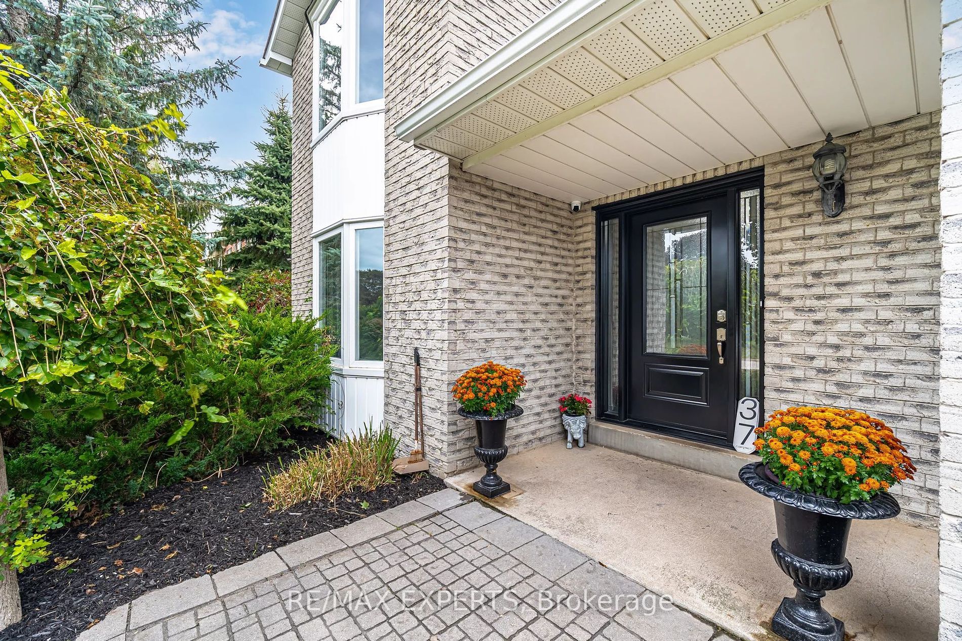 37 Erinlea Crescent