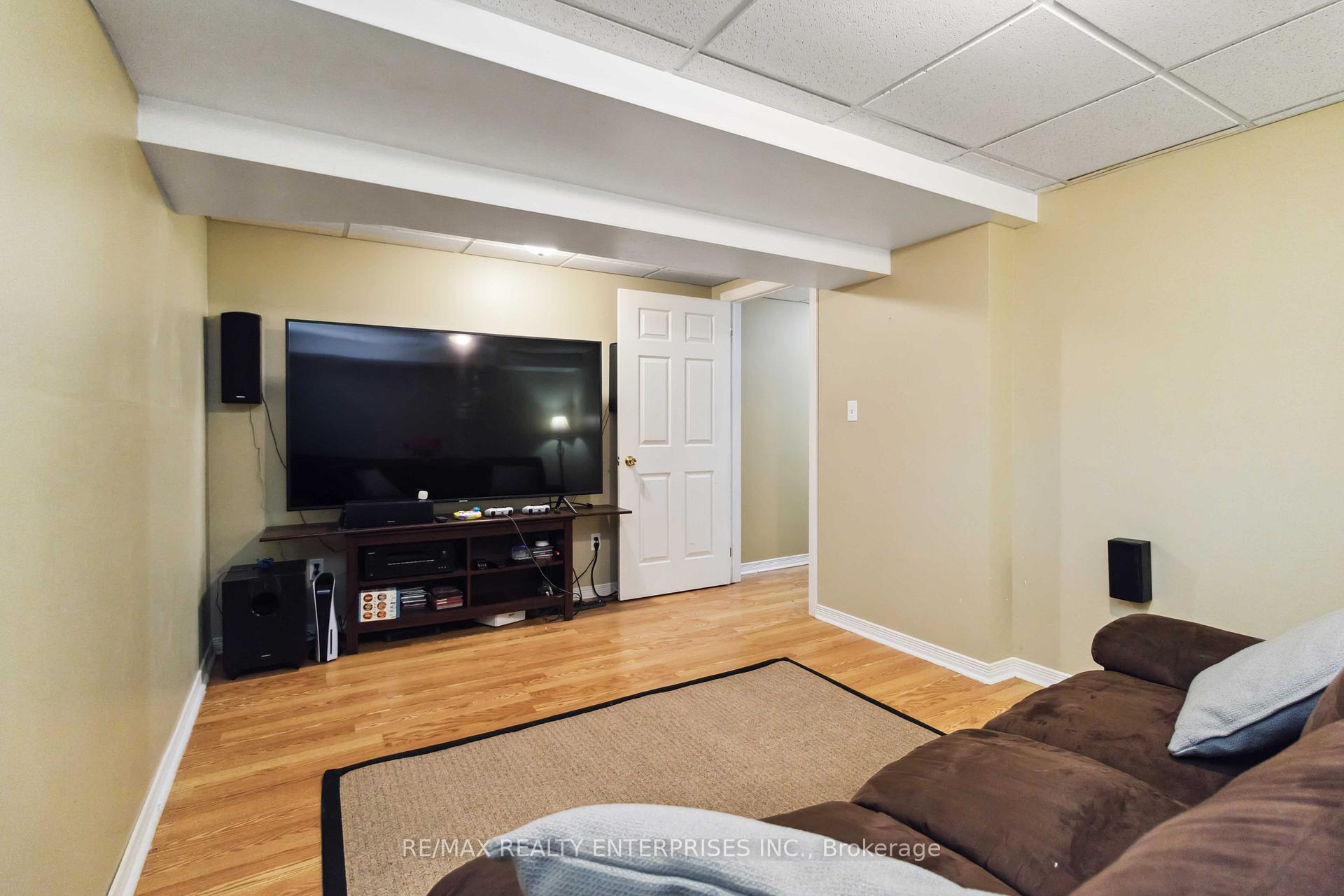 3 Bedrooms Condo at 1588 South Parade, Mississauga For sale