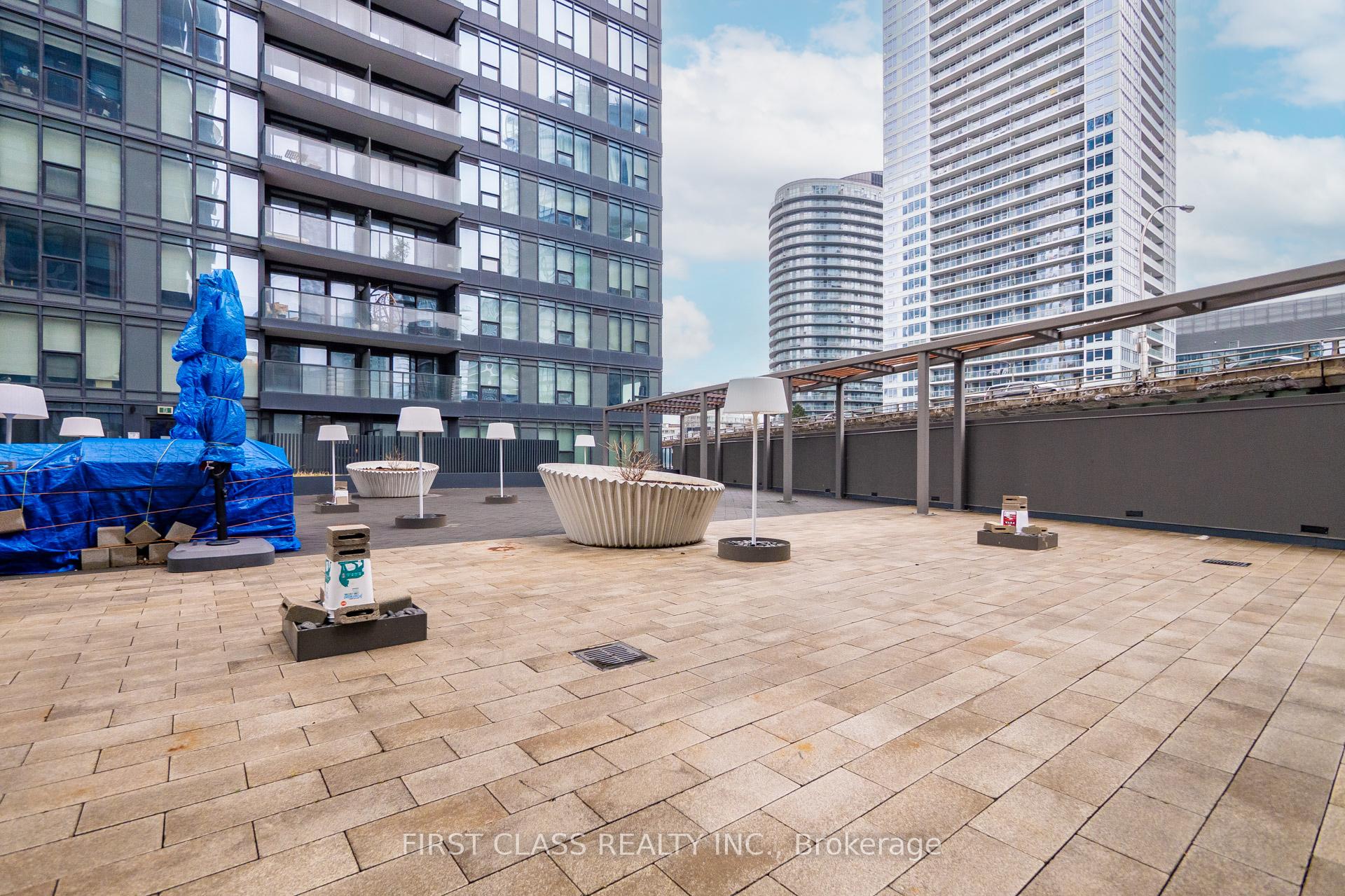 3 Bedrooms Condo at 80 Queens Wharf, Toronto For sale