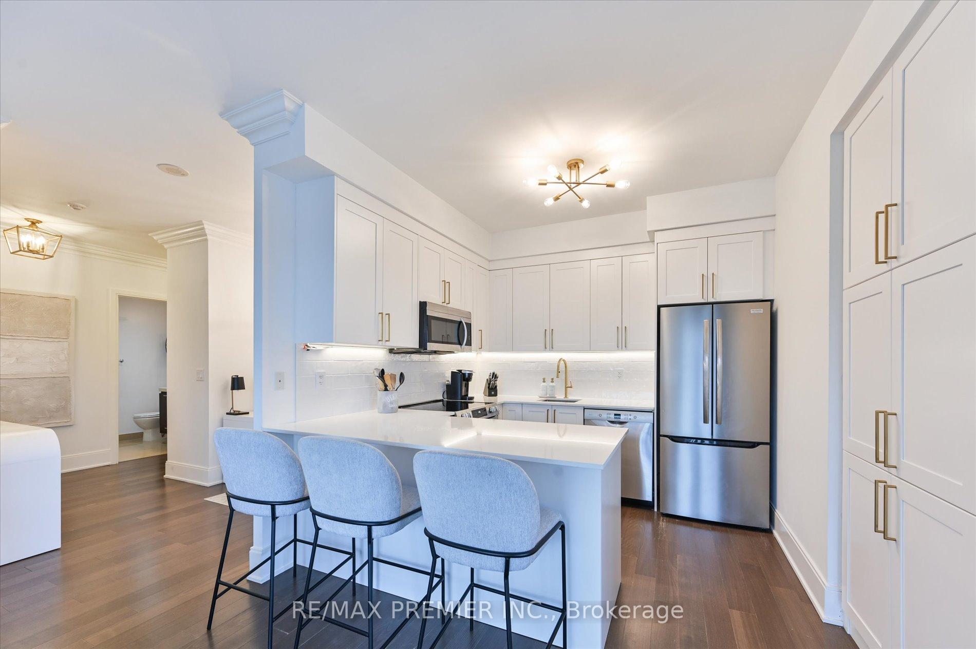 3 Bedrooms Condo at 25 Broadway, Toronto For sale