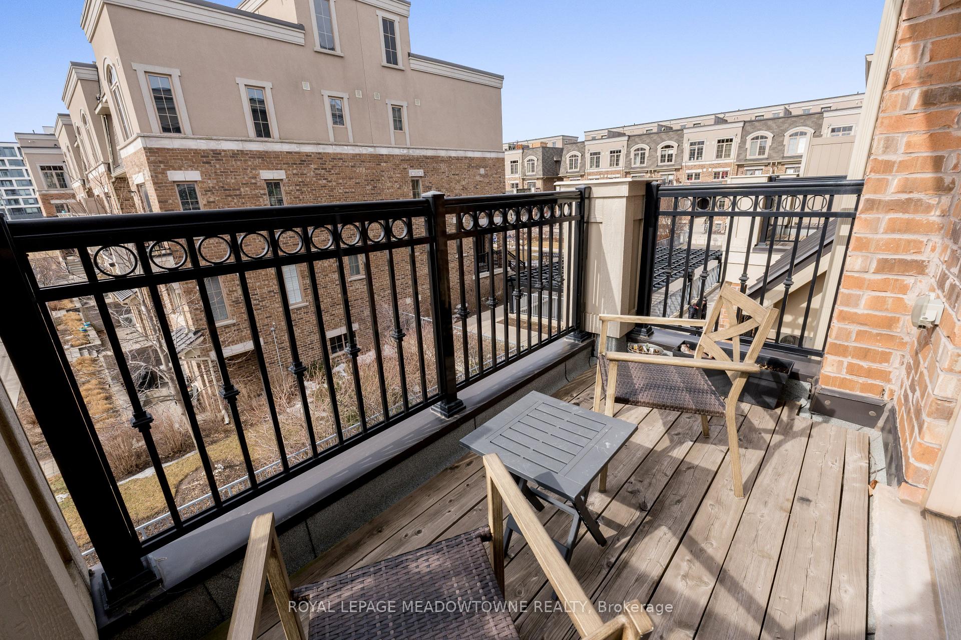 3 Bedrooms Condo at 2441 Greenwich, Oakville For sale