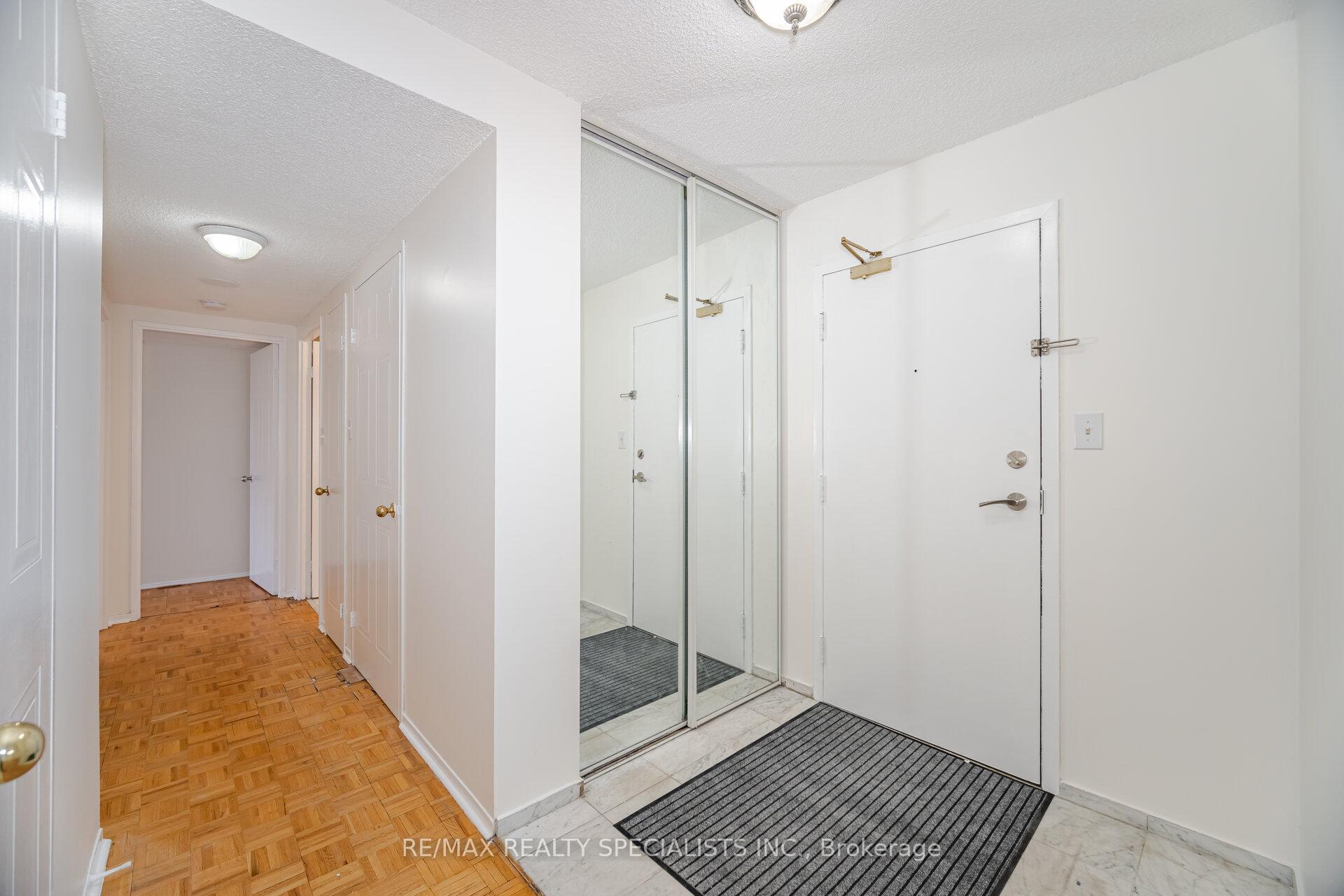 3 Bedrooms Co-op at 350 Webb, Mississauga For sale