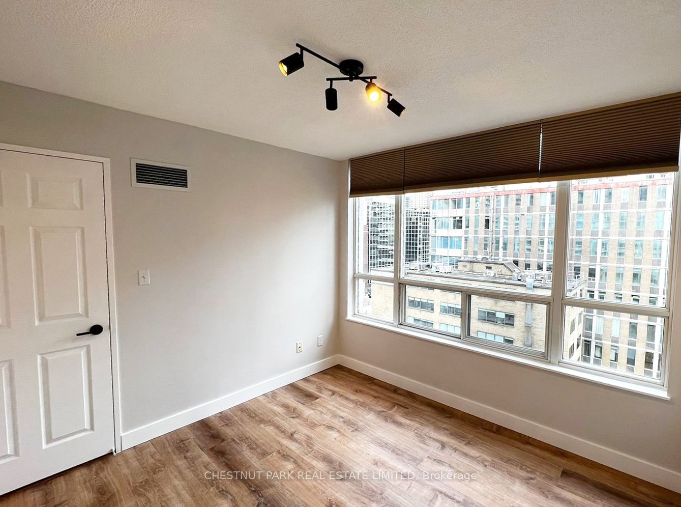 43 Eglinton Avenue E #909, Toronto C03 Yonge-Eglinton