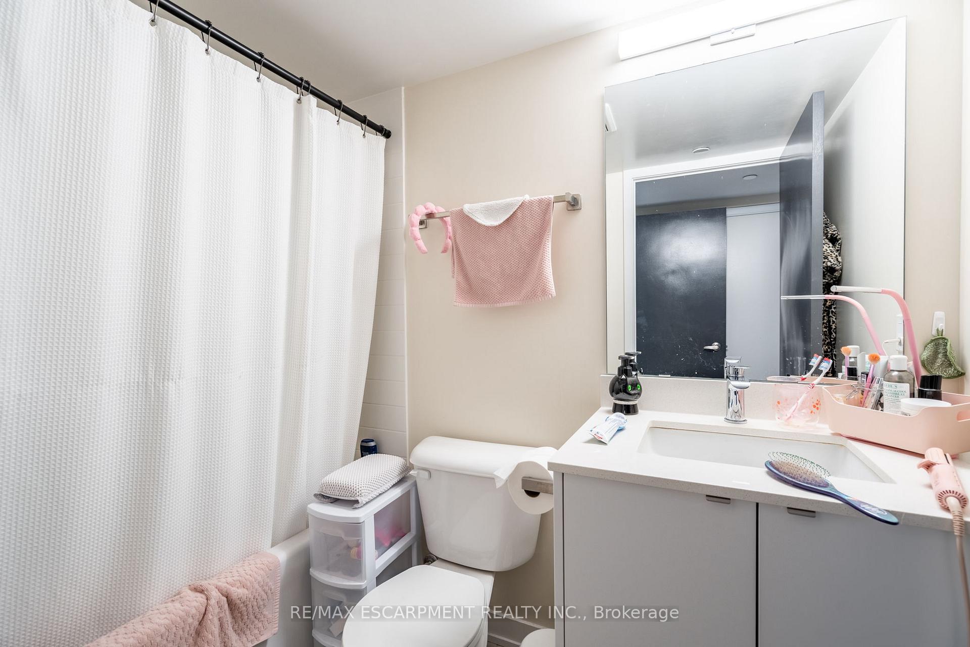 2 Bedrooms Condo at 1119 COOKE, Burlington For sale