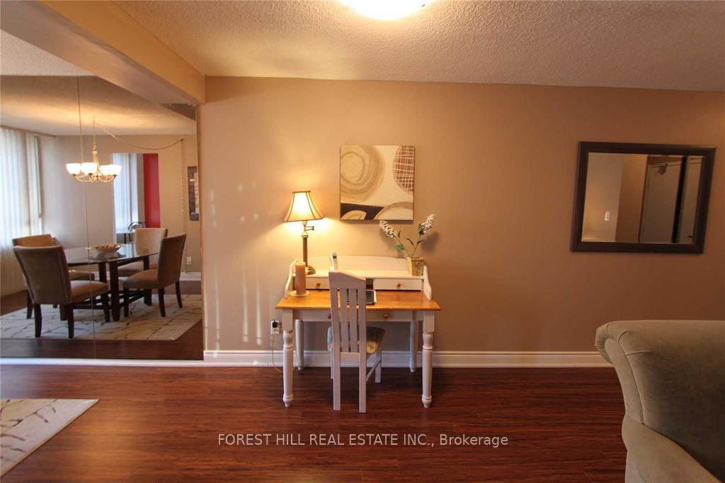 2 Bedrooms Condo at 633 Bay, Toronto For sale