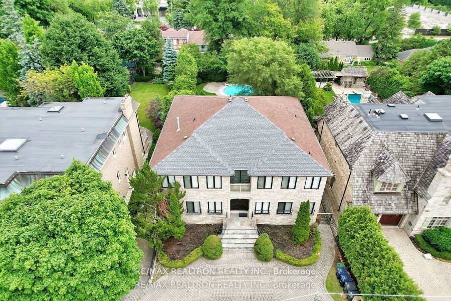 61 Arjay Crescent, Toronto, ON M2L 1C6