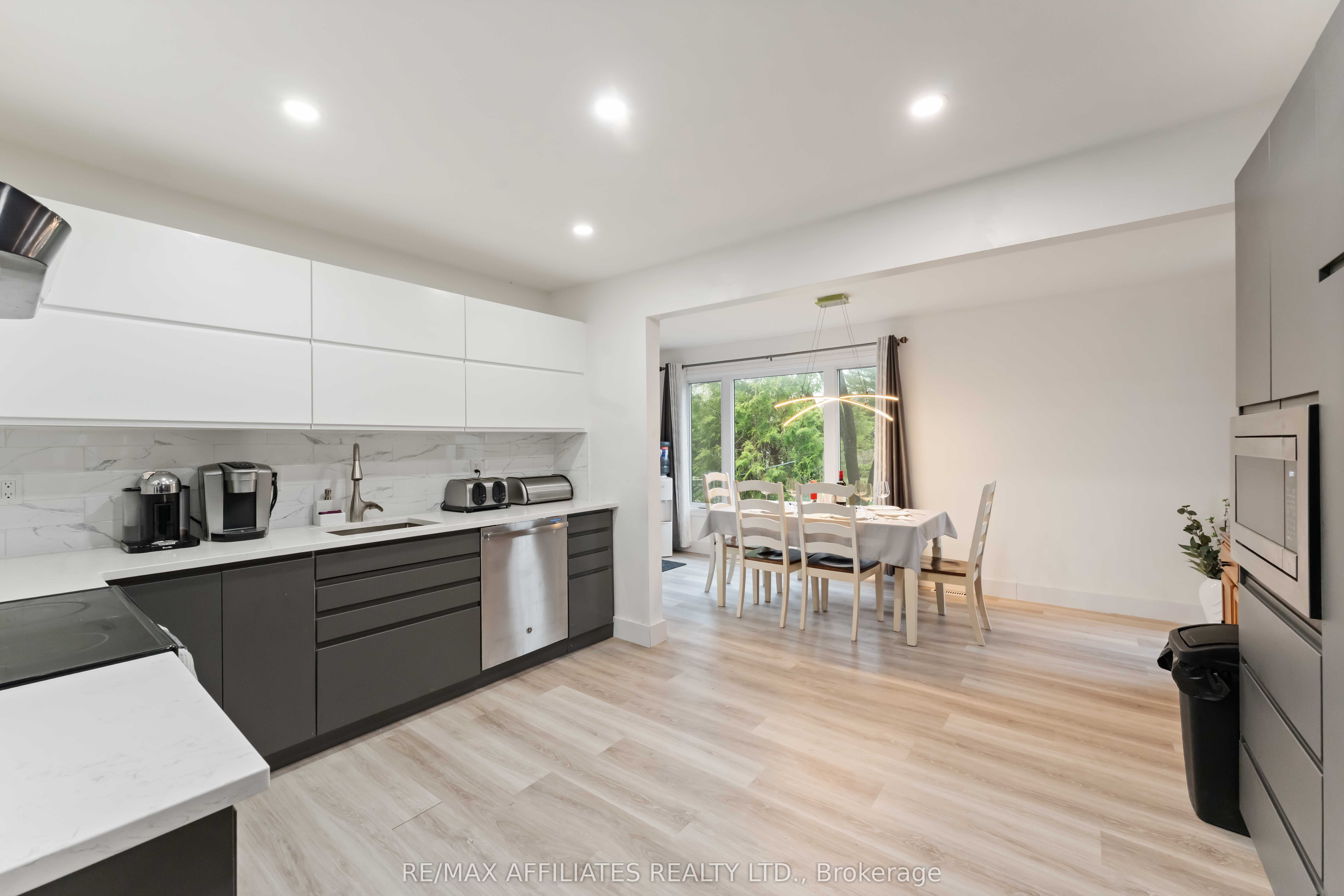 2 Teakwood Court