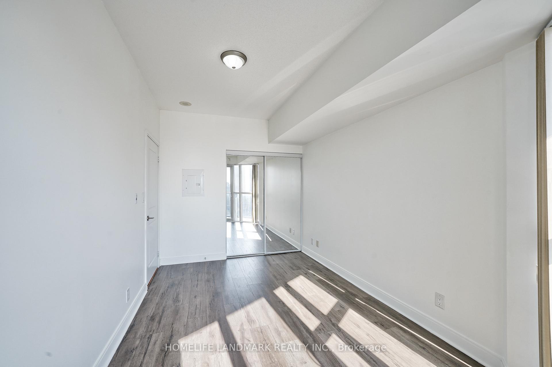 1 Bedroom Condo at 60 Absolute,  Mississauga For sale