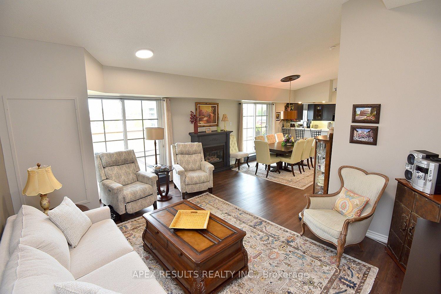 3 Bedrooms Condo at 262 Dundas, Hamilton For sale