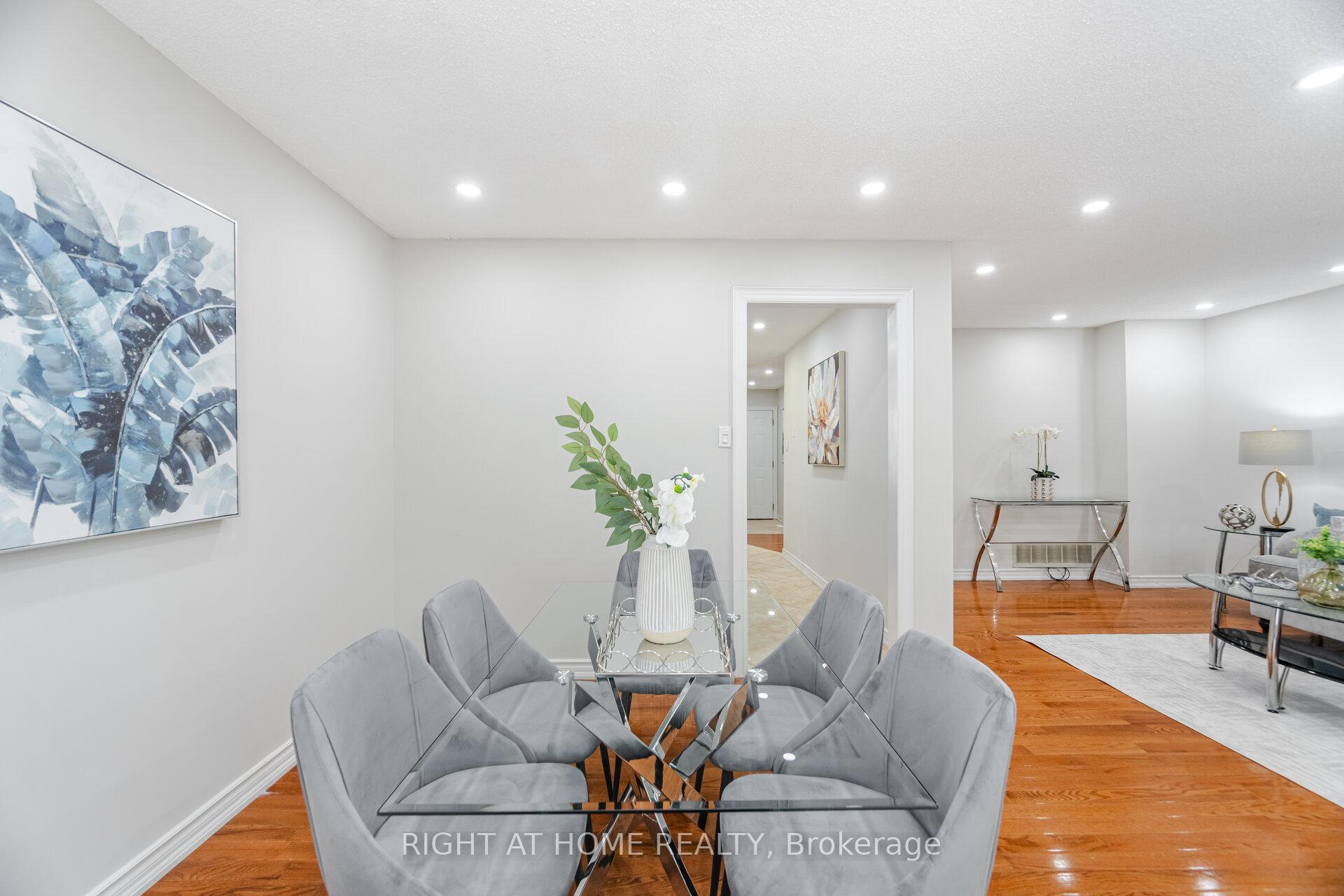 3 Bedrooms Condo at 3600 Colonial, Mississauga For sale
