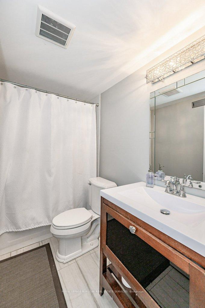 2 Bedrooms Condo at 1061 North Shore, Burlington For sale