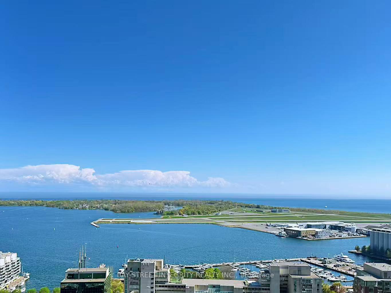 3 Bedrooms Condo at 15 Fort York, Toronto For sale