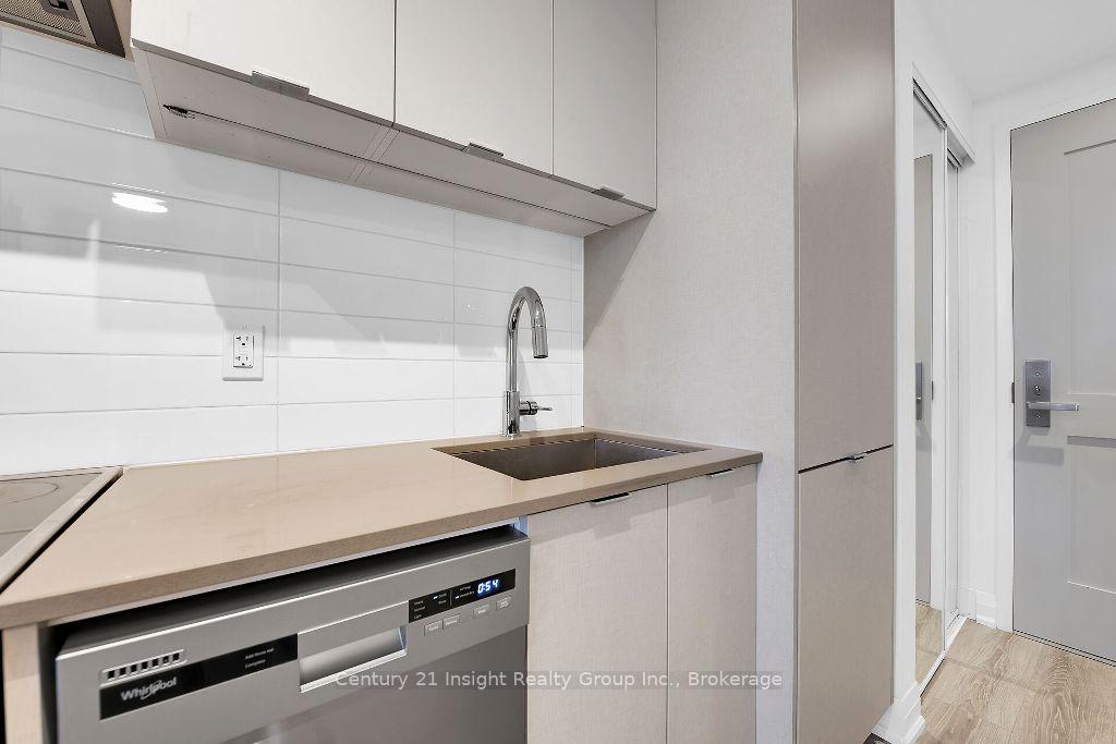 1 Bedroom Condo at 10 Gibbs,  Toronto For sale