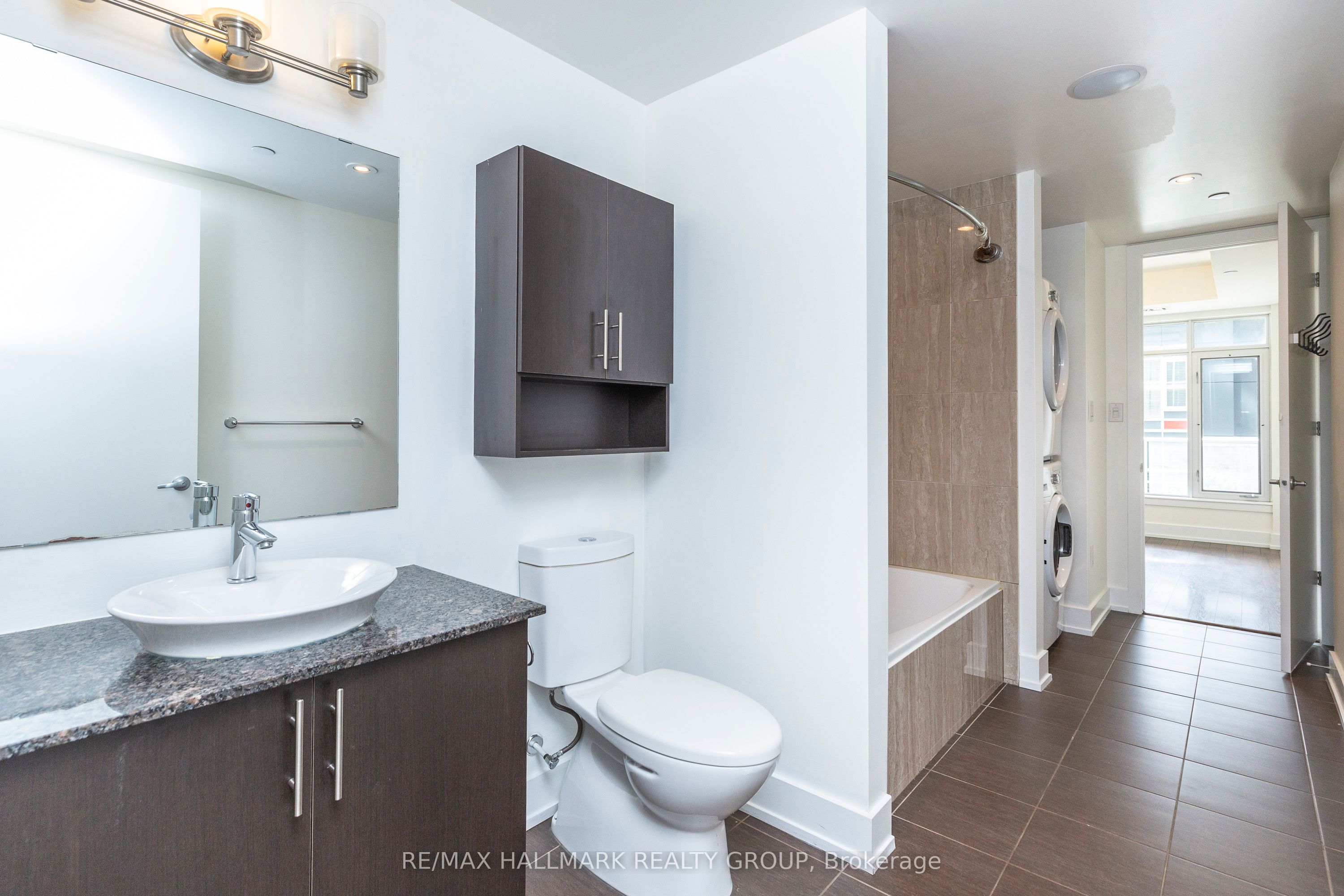 100 Champagne Avenue S #403, Dows Lake - Civic Hospital and Area 4503 - West Centre Town