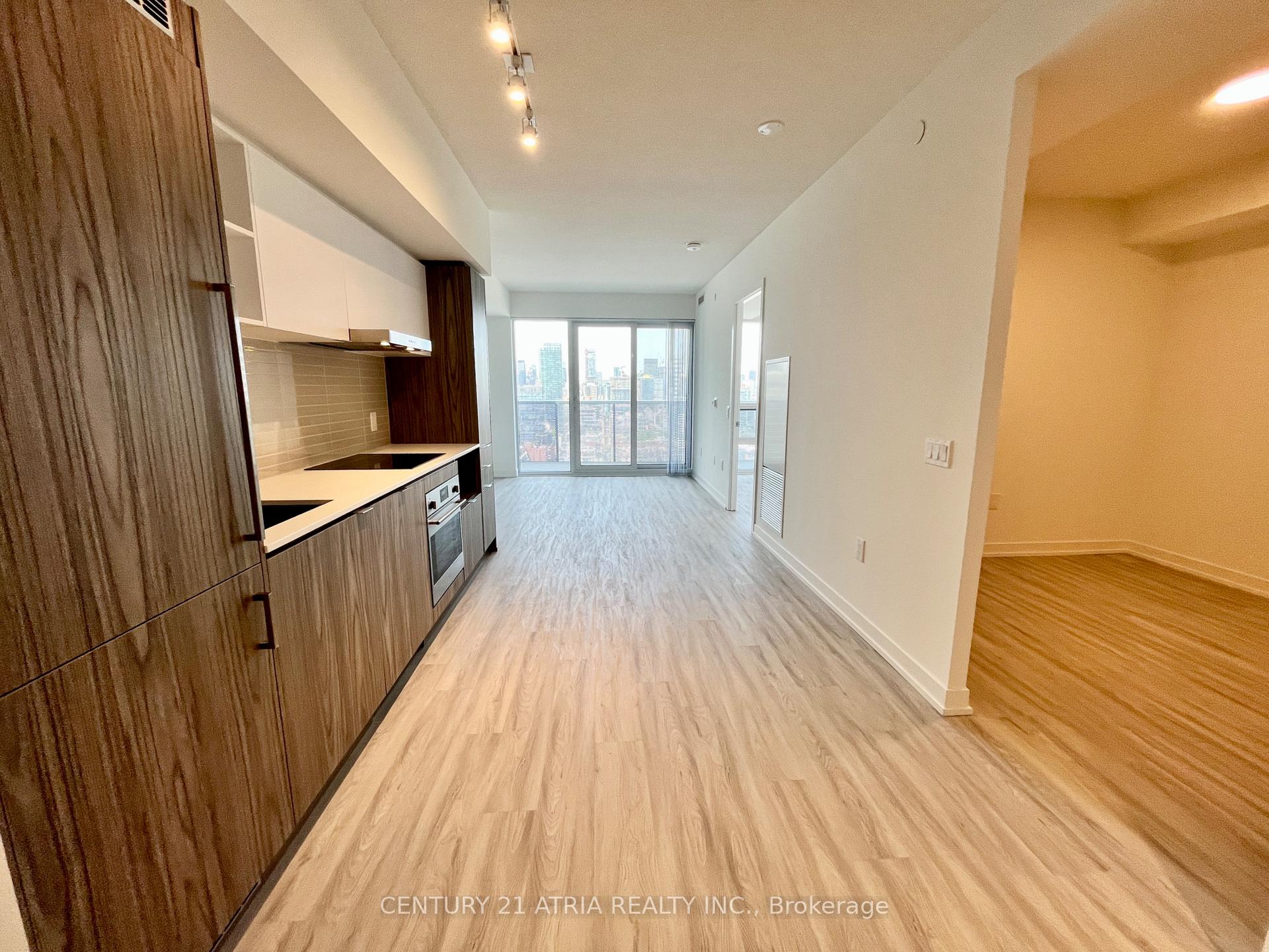 2 Bedrooms Condo at 55 Cooper, Toronto For sale
