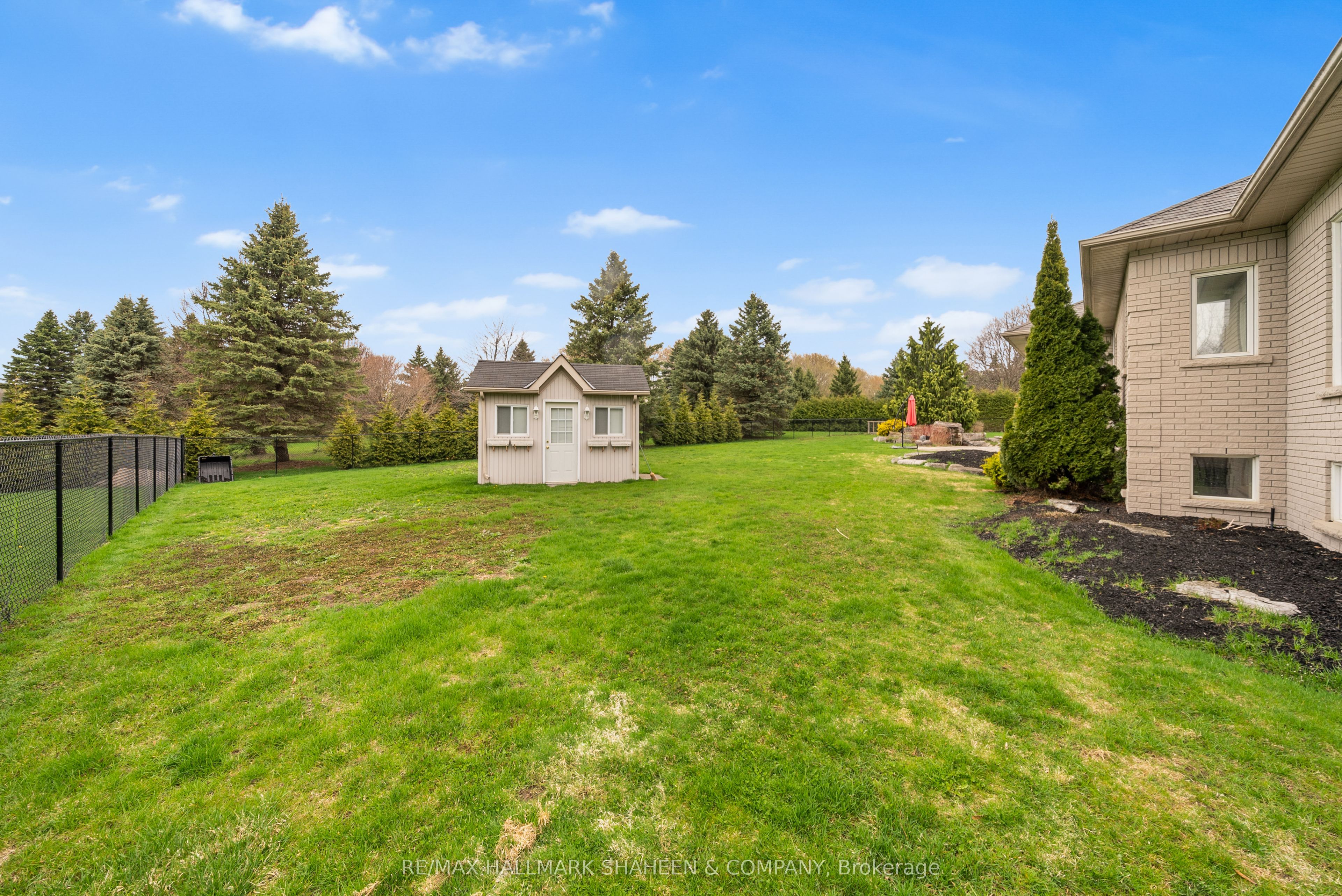 4 Maplehyrn Avenue, East Gwillimbury, ON L0G 1V0