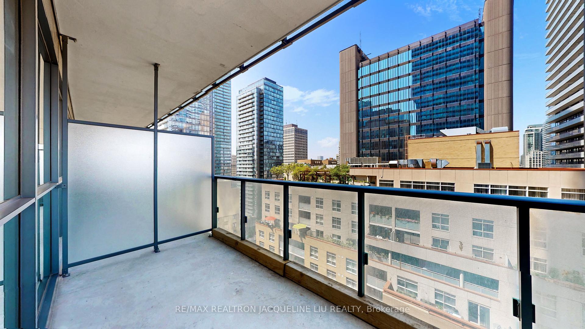 1 Bedroom Condo at 15 Grenville, Toronto For sale