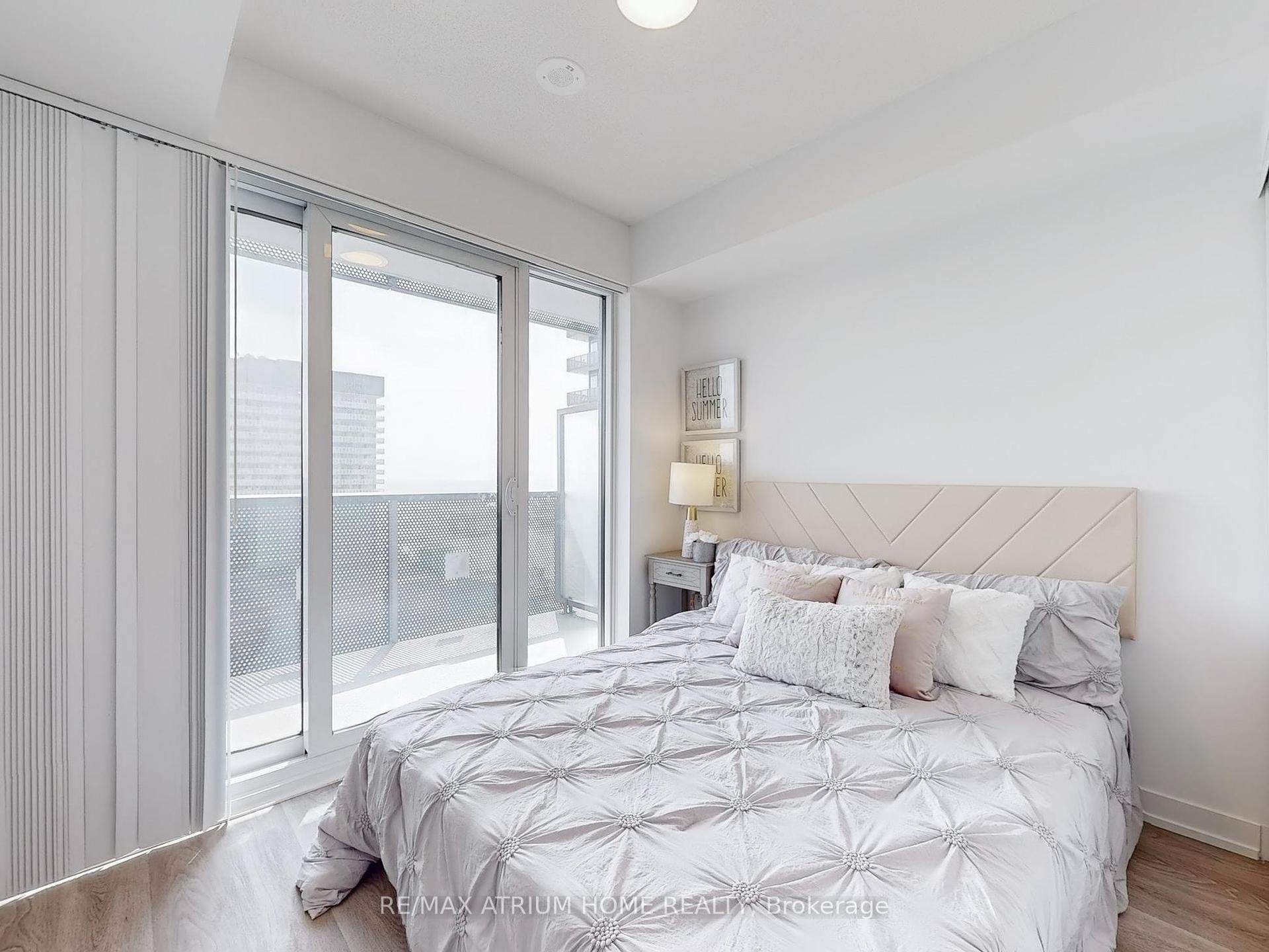 2 Bedrooms Condo at 55 Cooper, Toronto For sale