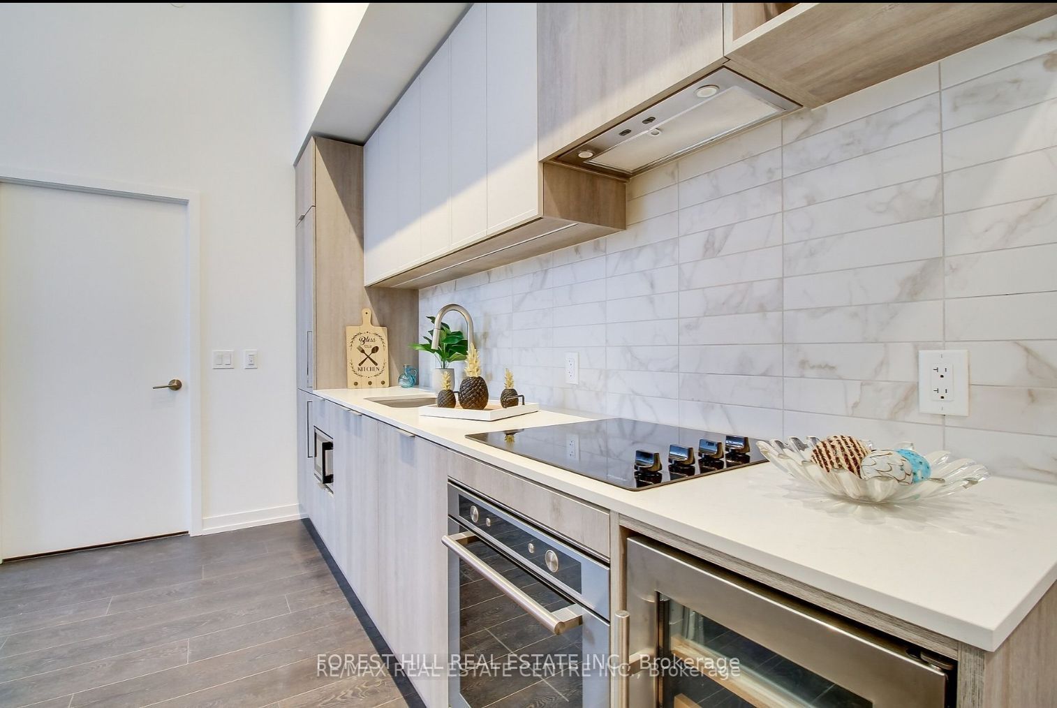 2020 Bathurst Street, #211