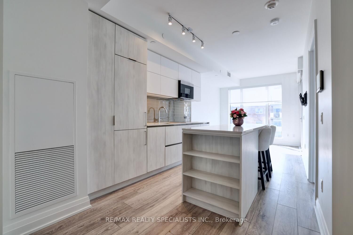 21 Park Street E, #616
