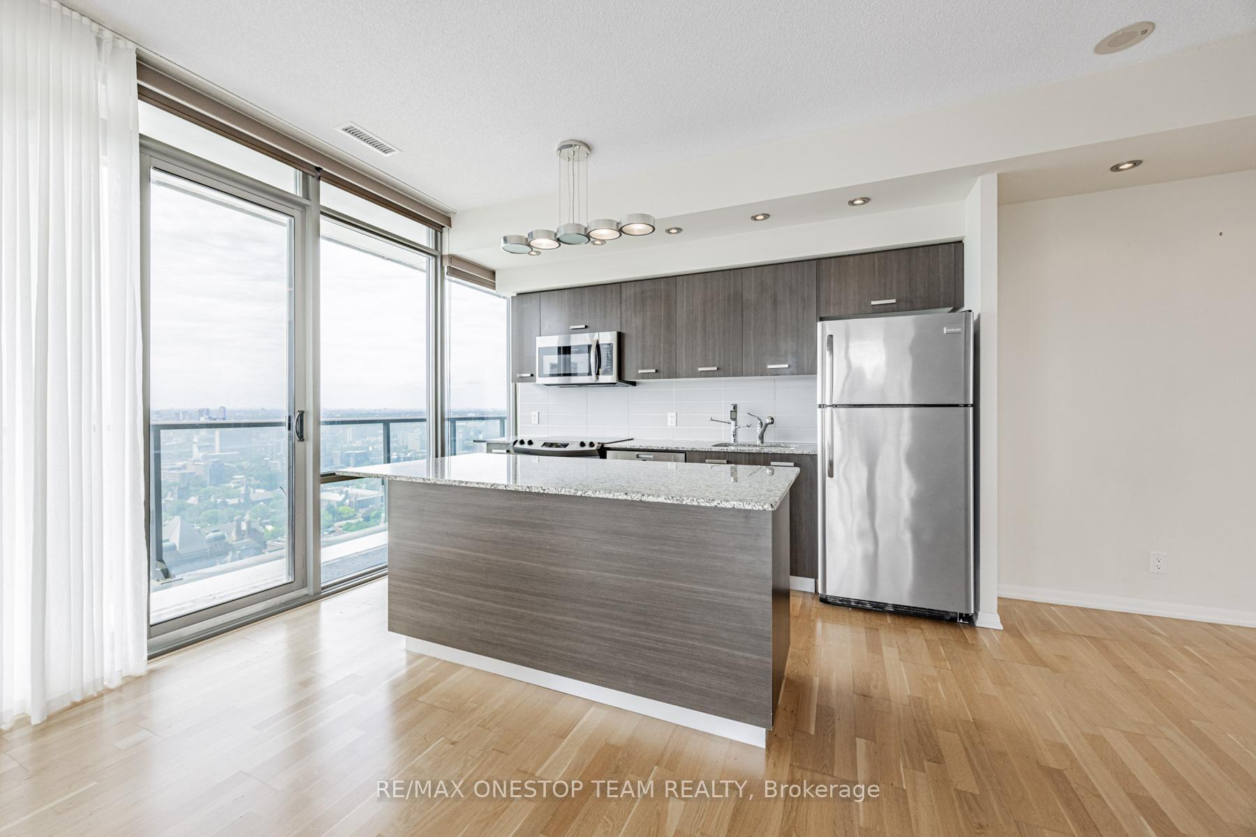 4 Bedrooms Condo at 832 Bay, Toronto For sale