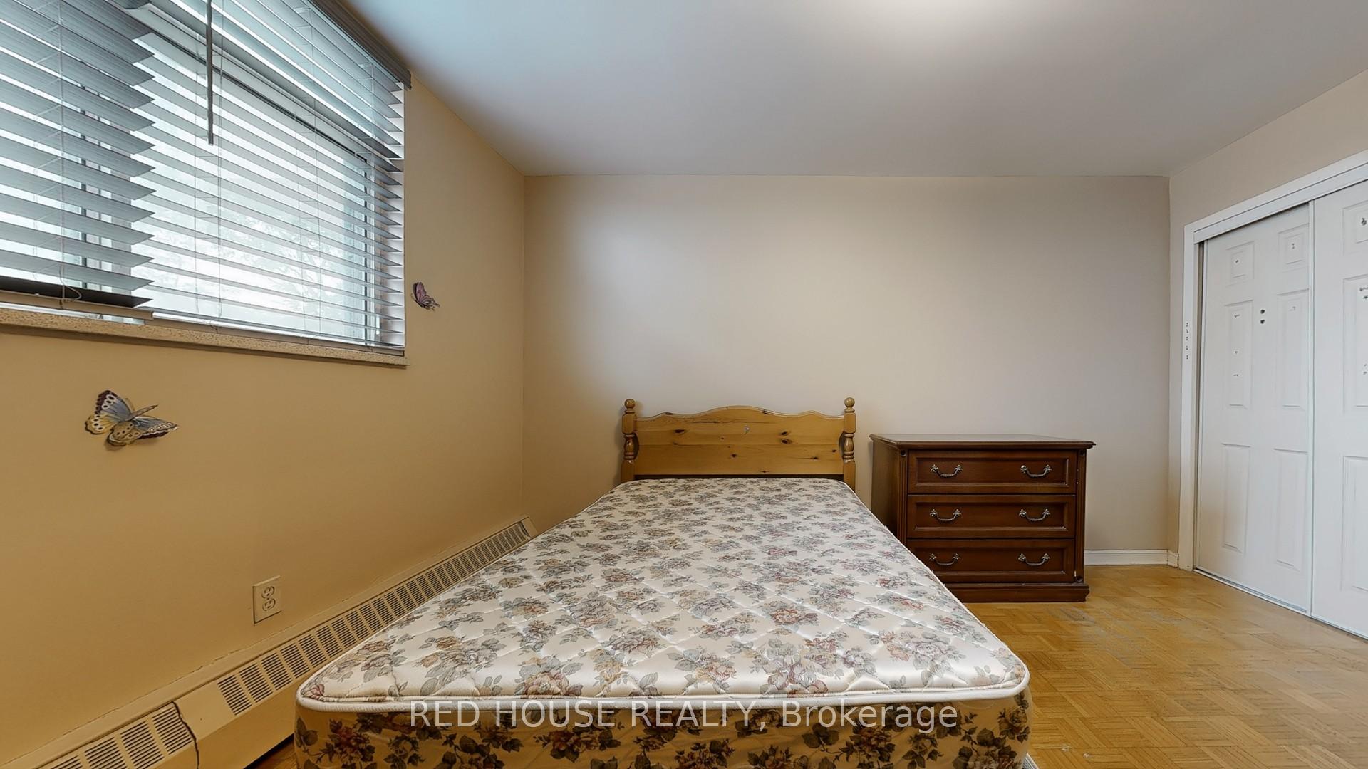 2 Bedrooms Condo at 5 Frith, Toronto For sale