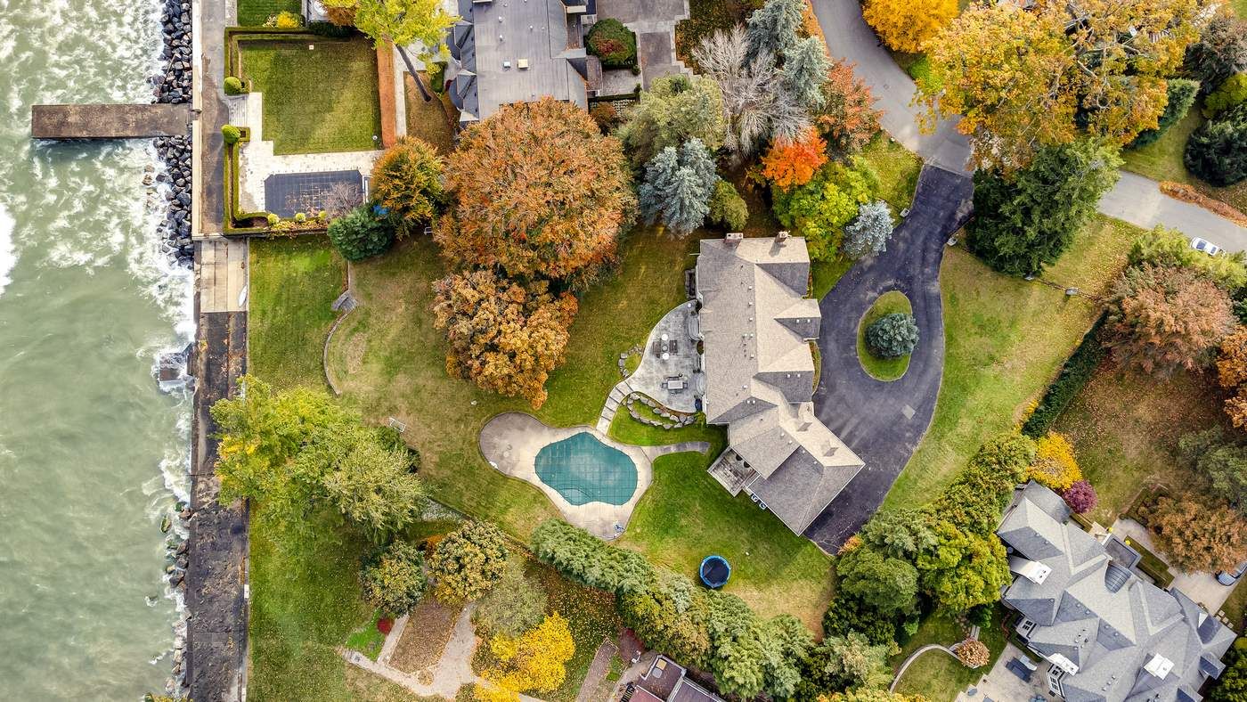 21 Ennisclare Drive