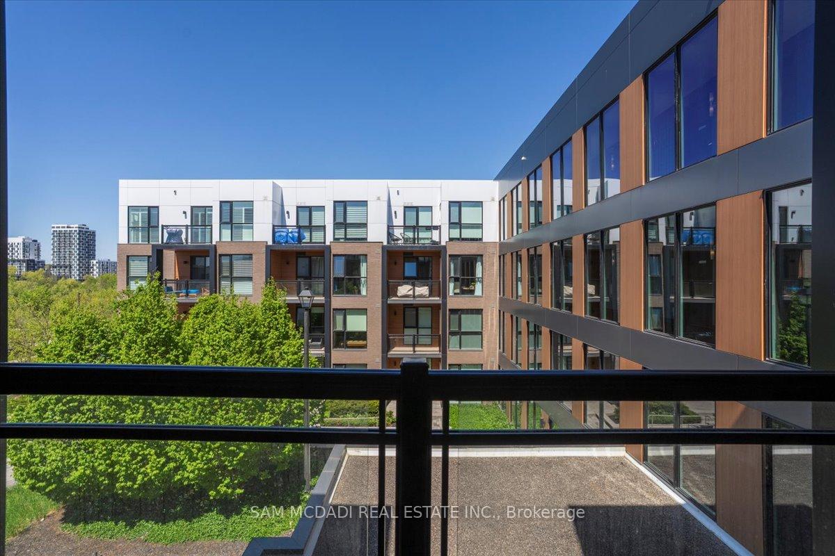 2 Bedrooms Condo at 210 Sabina Dr, Oakville For sale