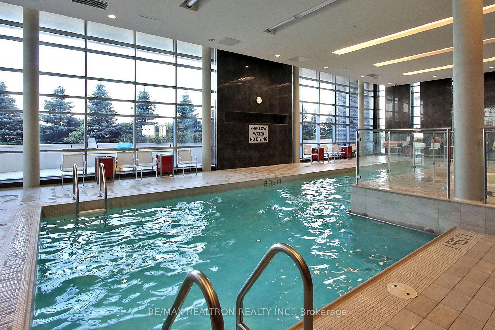2 Bedrooms Condo at 125 Village Green, Toronto For sale