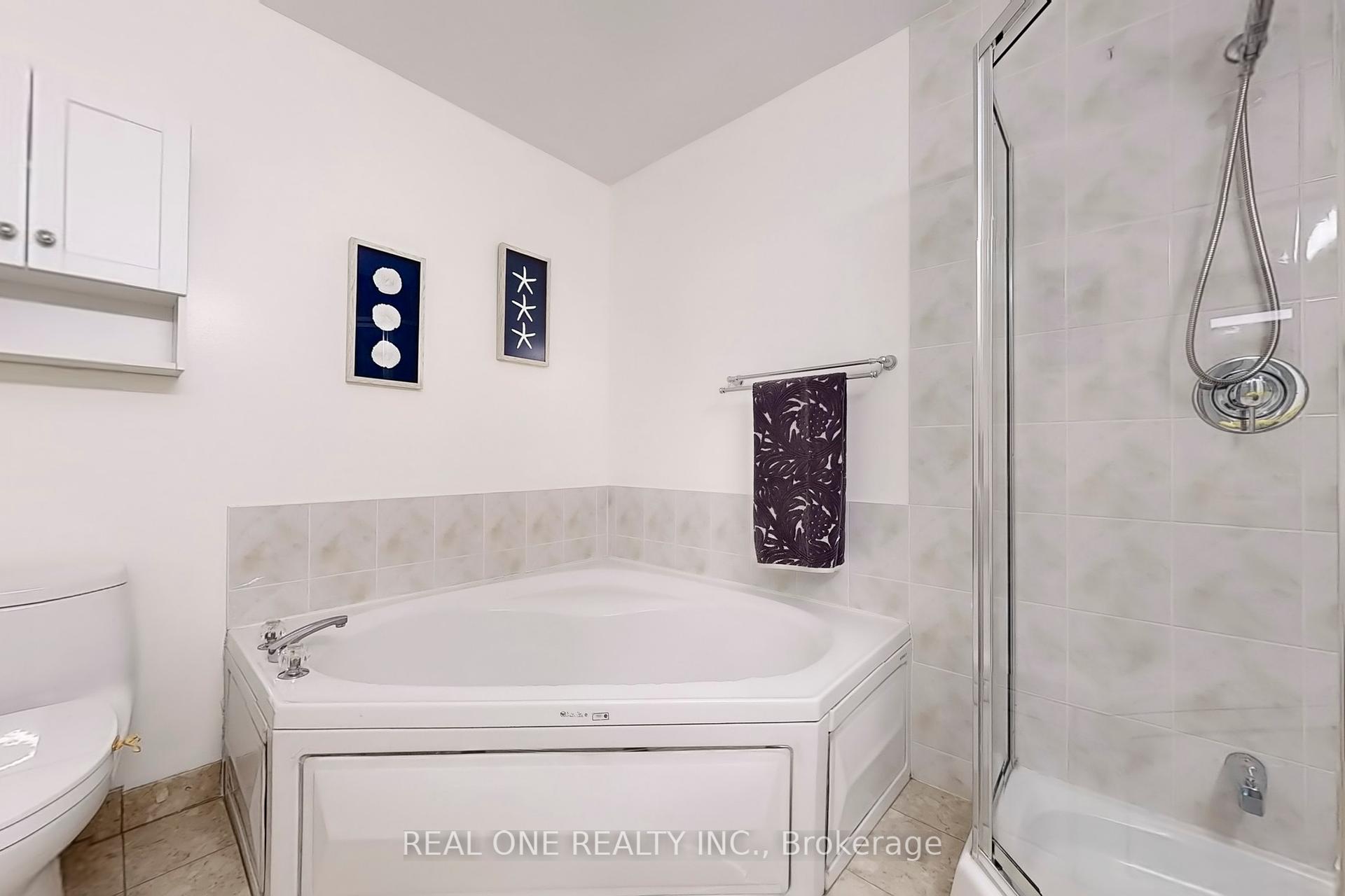 2 Bedrooms Condo at 8 Covington, Toronto For sale