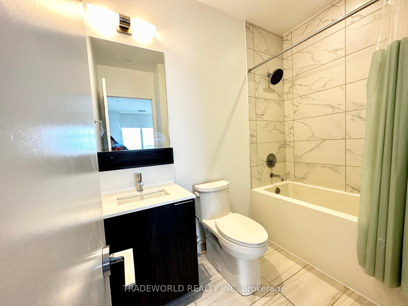 3 Bedrooms Condo at 898 Portage,  Vaughan For sale