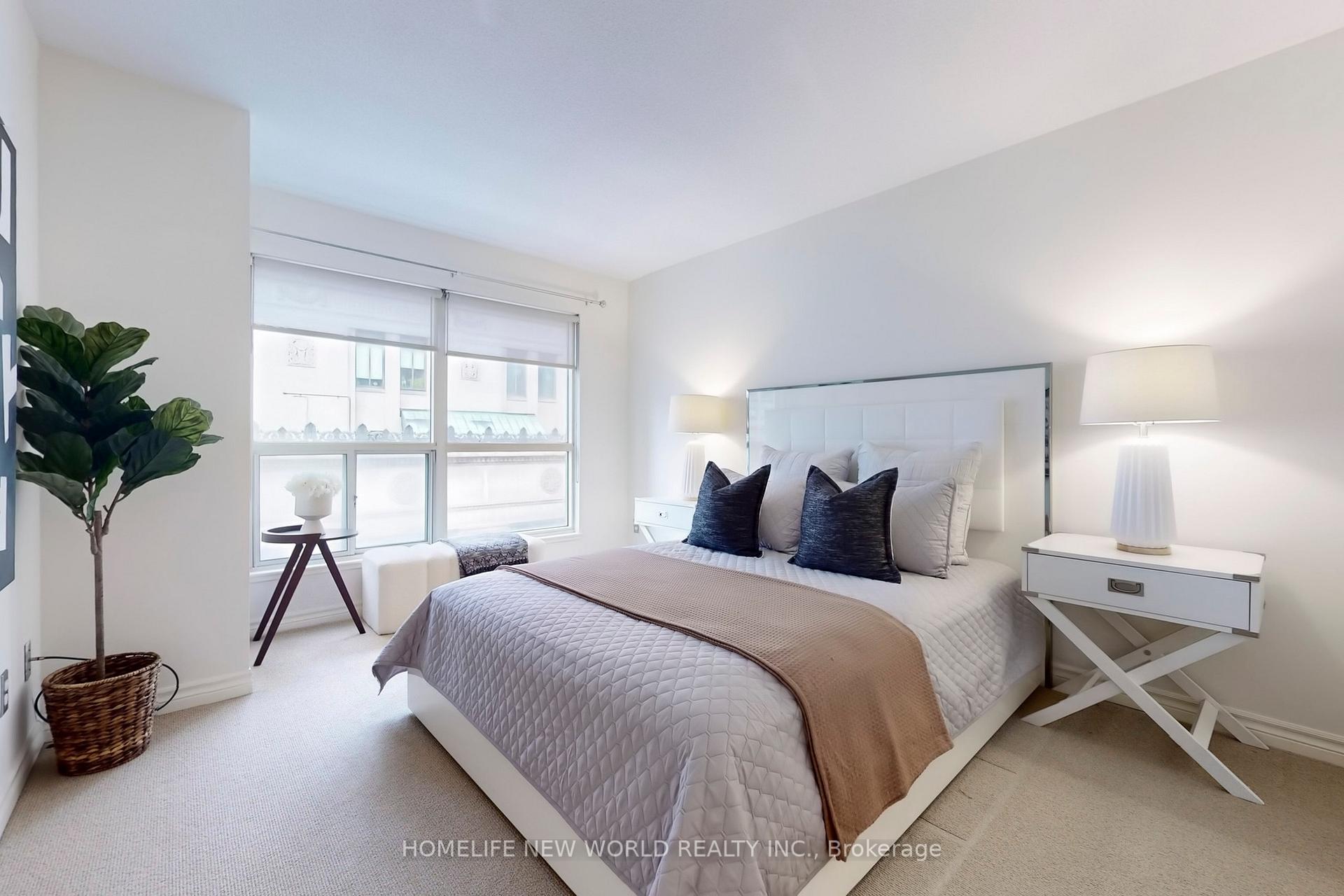 3 Bedrooms Condo at 7 Carlton, Toronto For sale