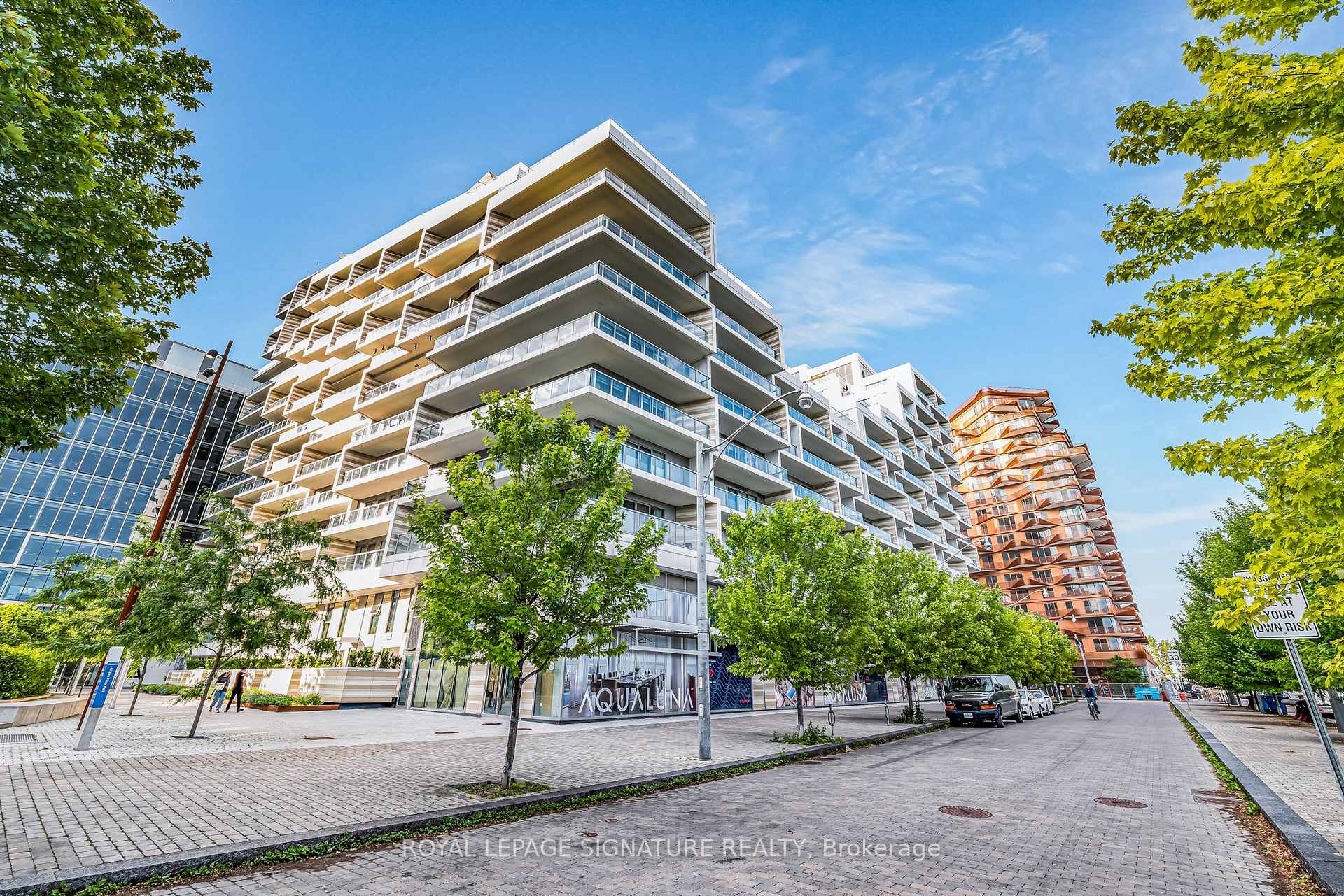 3 Bedrooms Condo at 118 Merchants’ Wharf, Toronto For sale