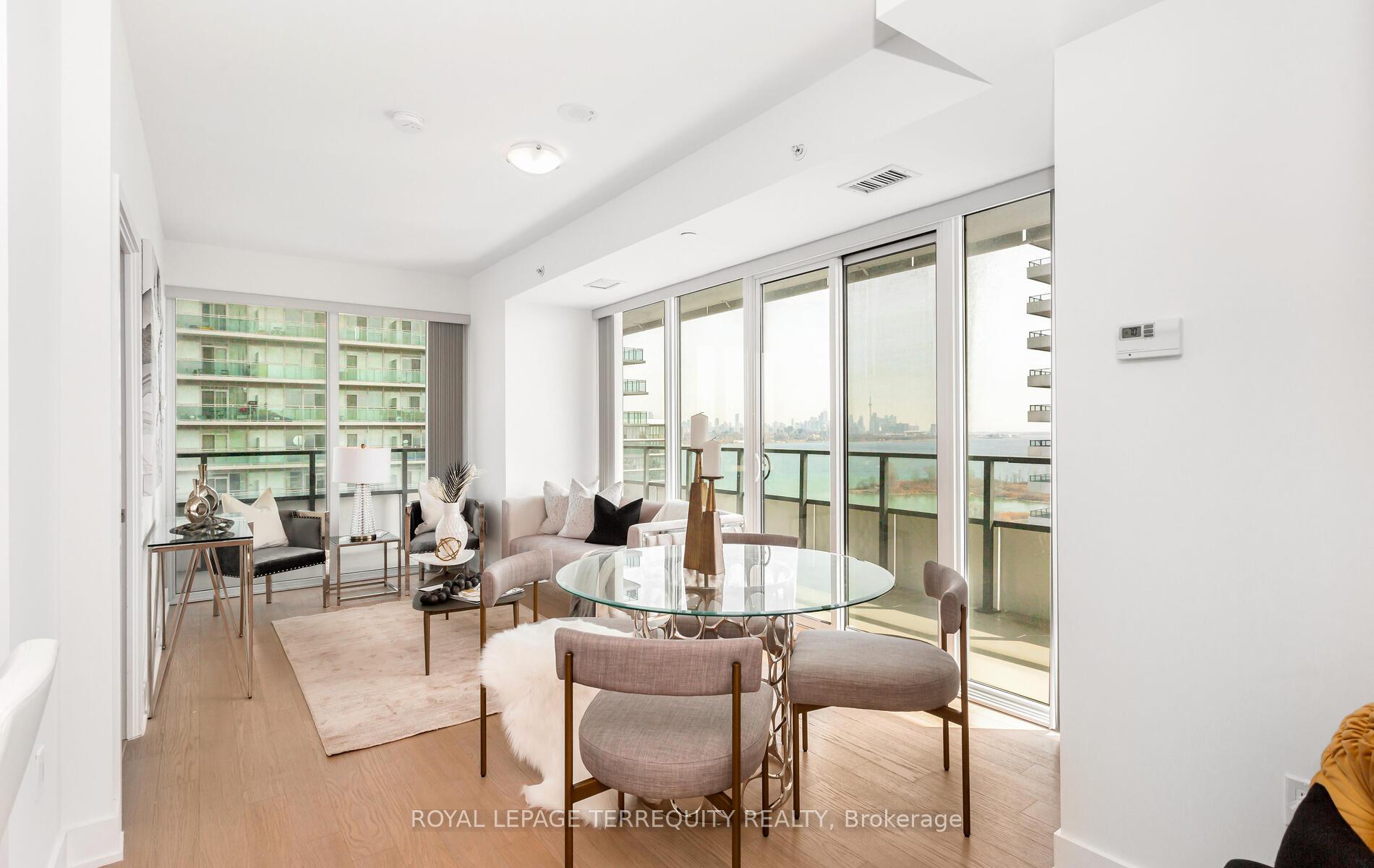 2 Bedrooms Condo at 30 Shore Breeze,  Toronto For sale