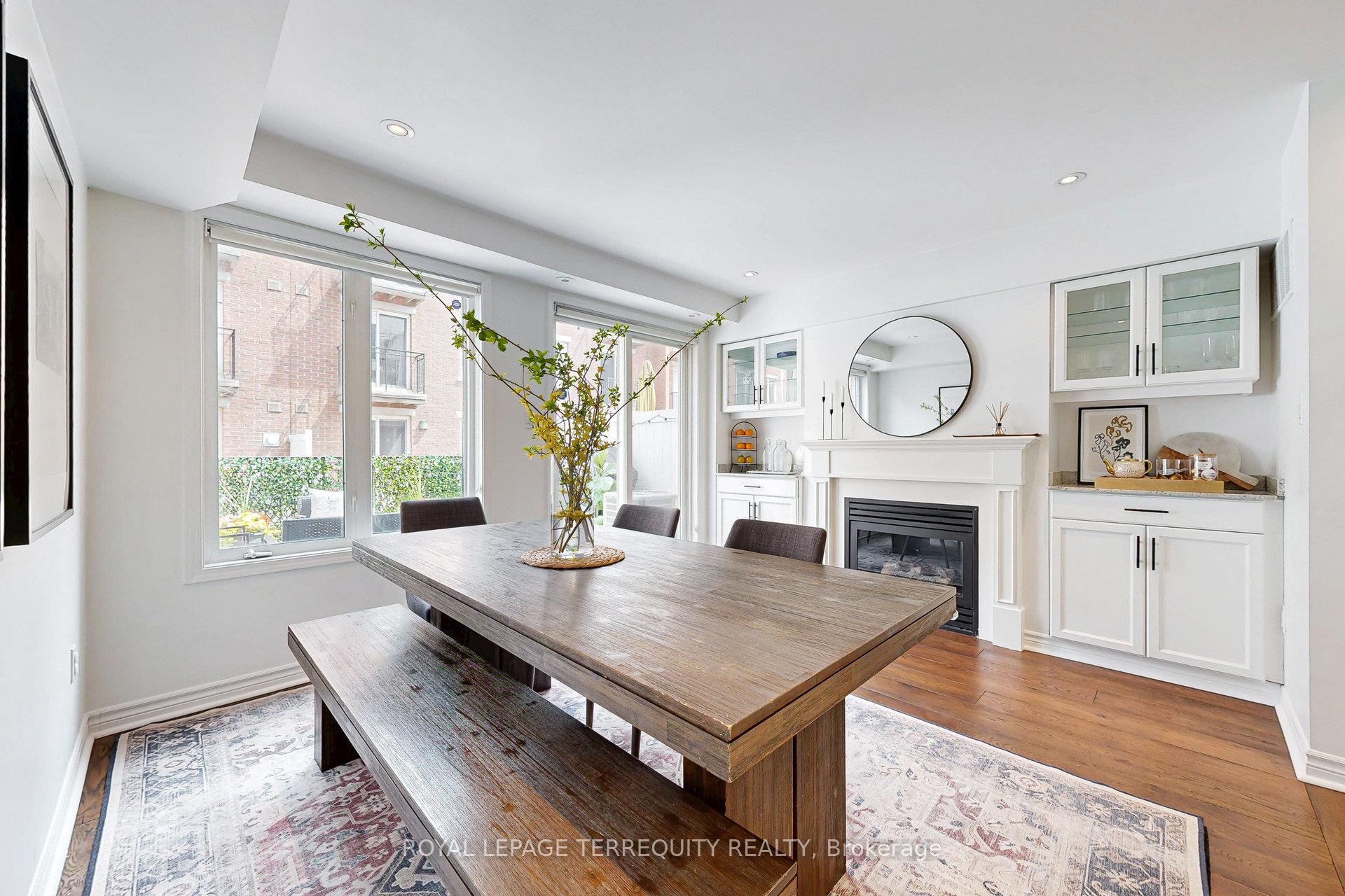3 Bedrooms Condo at 25 Laidlaw, Toronto For sale