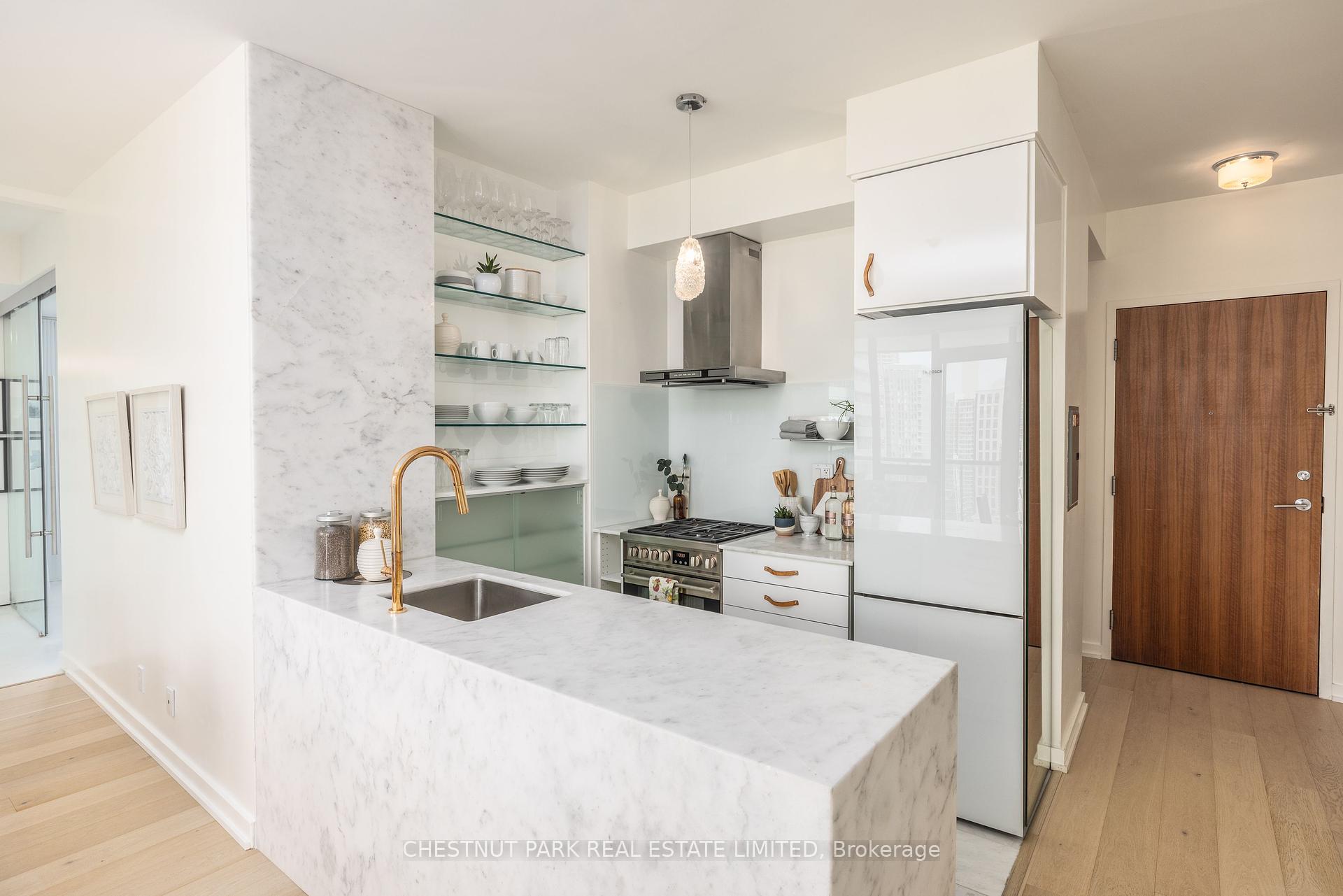 2 Bedrooms Condo at 33 Lombard, Toronto For sale