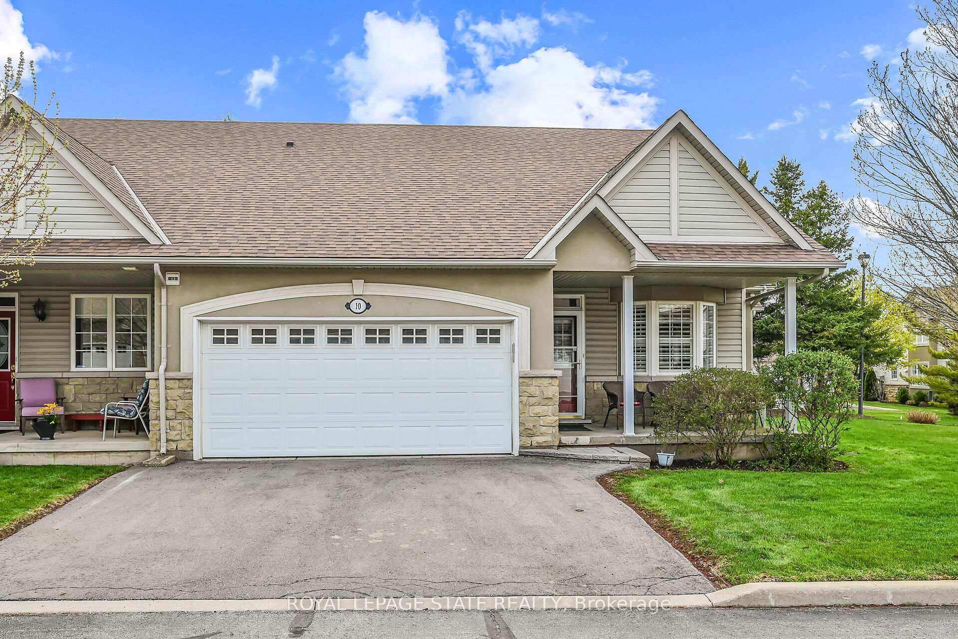 3 Bedrooms Condo at 212 Stonehenge,  Hamilton For sale
