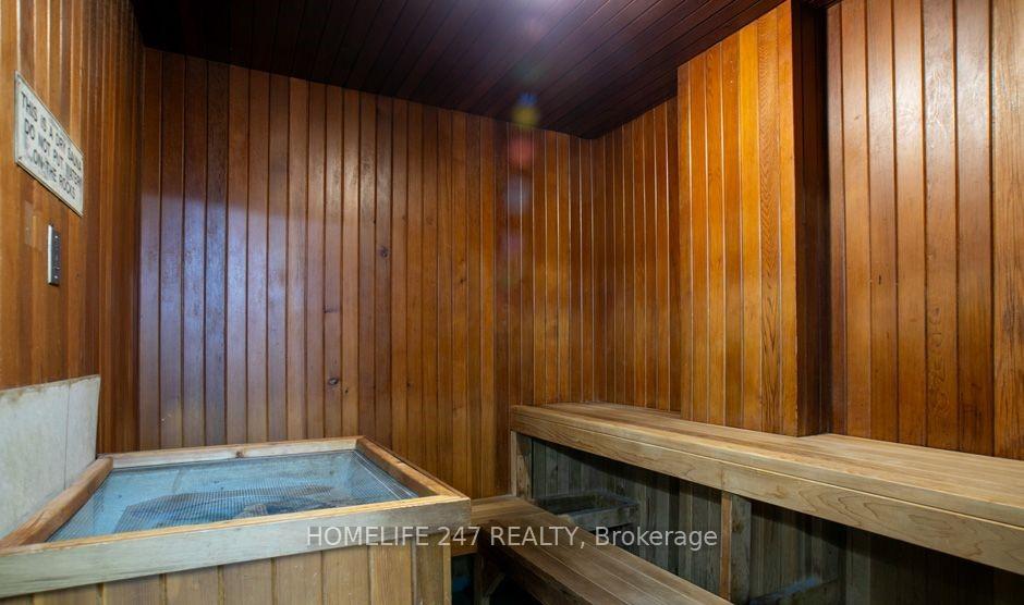 2 Bedrooms Condo at 5 Greystone Walk,  Toronto For sale