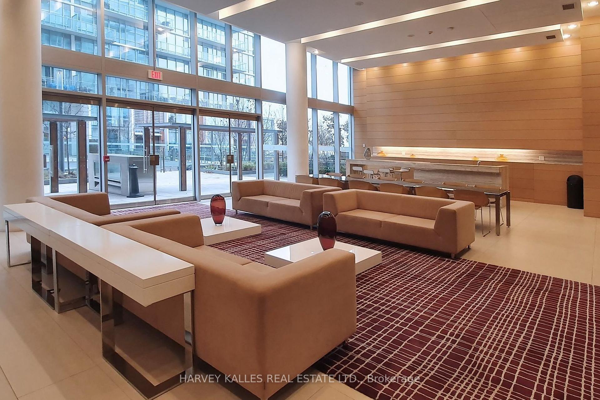 29 Queens Quay N/A E 1006