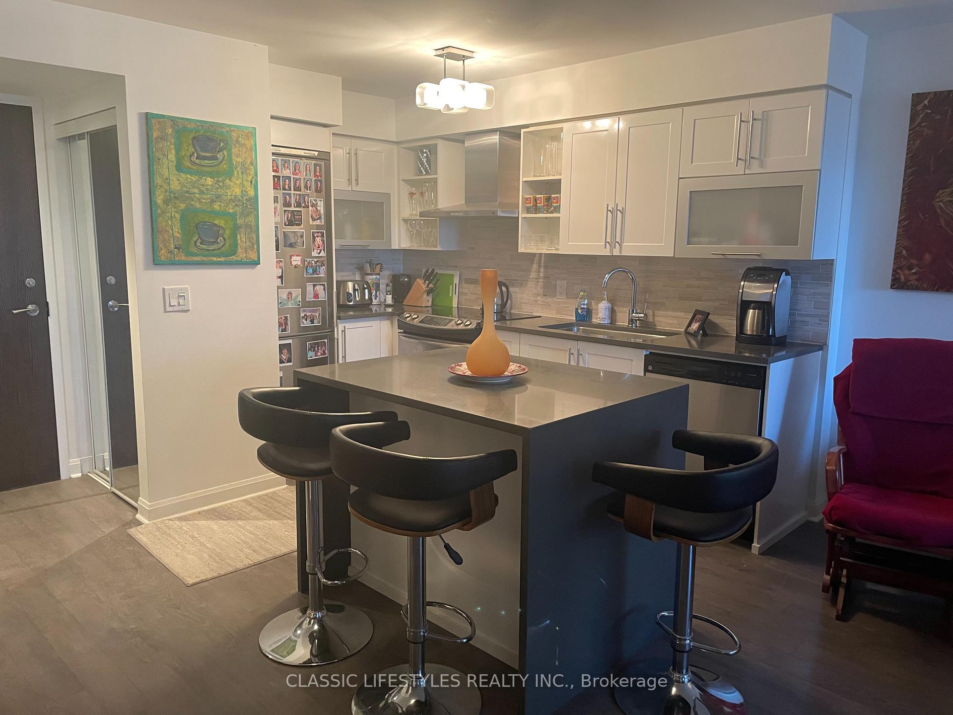 2 Bedrooms Condo at 1 Michael Power,  Toronto For sale